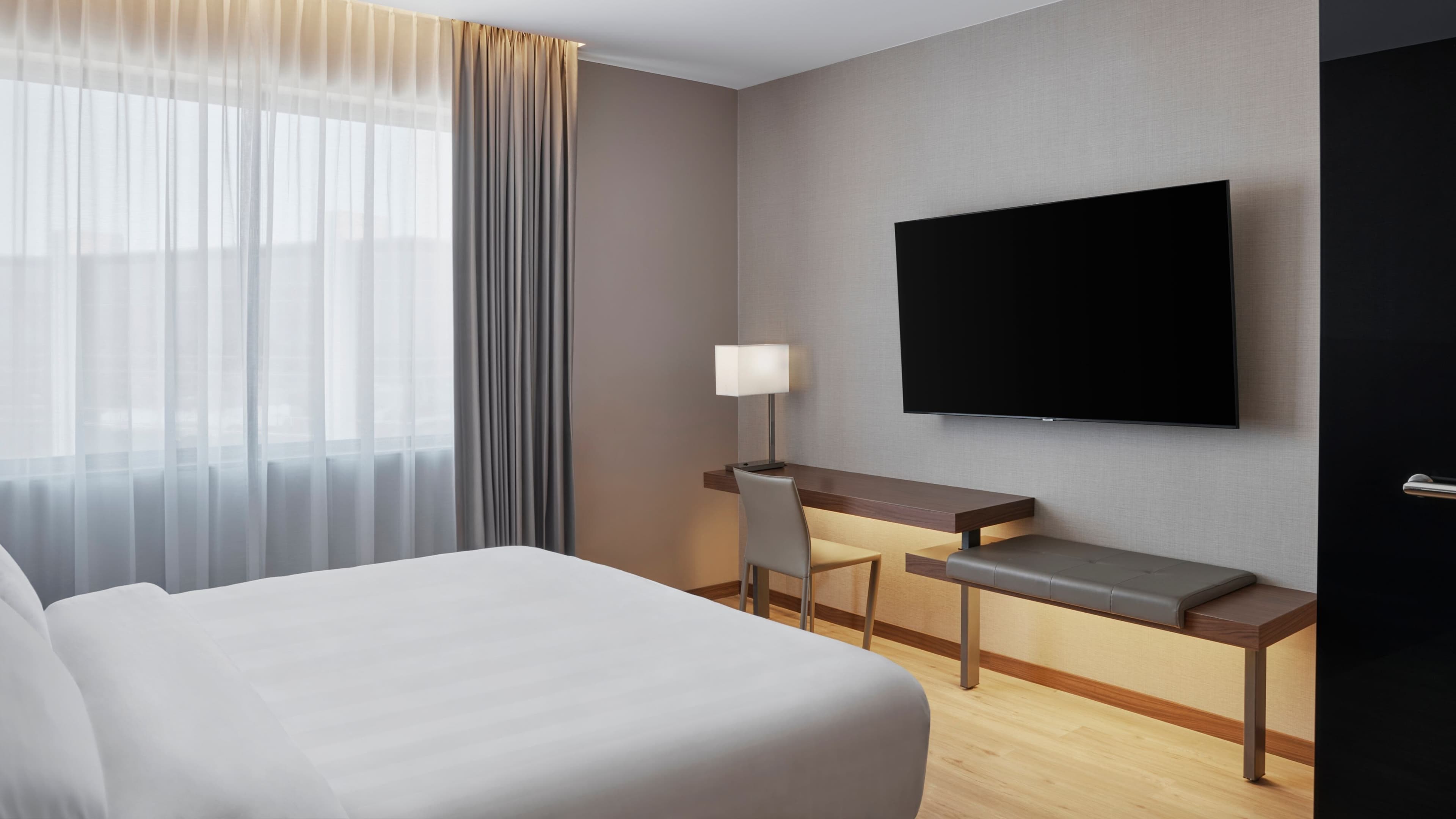 AC Guest Room King - Image 6