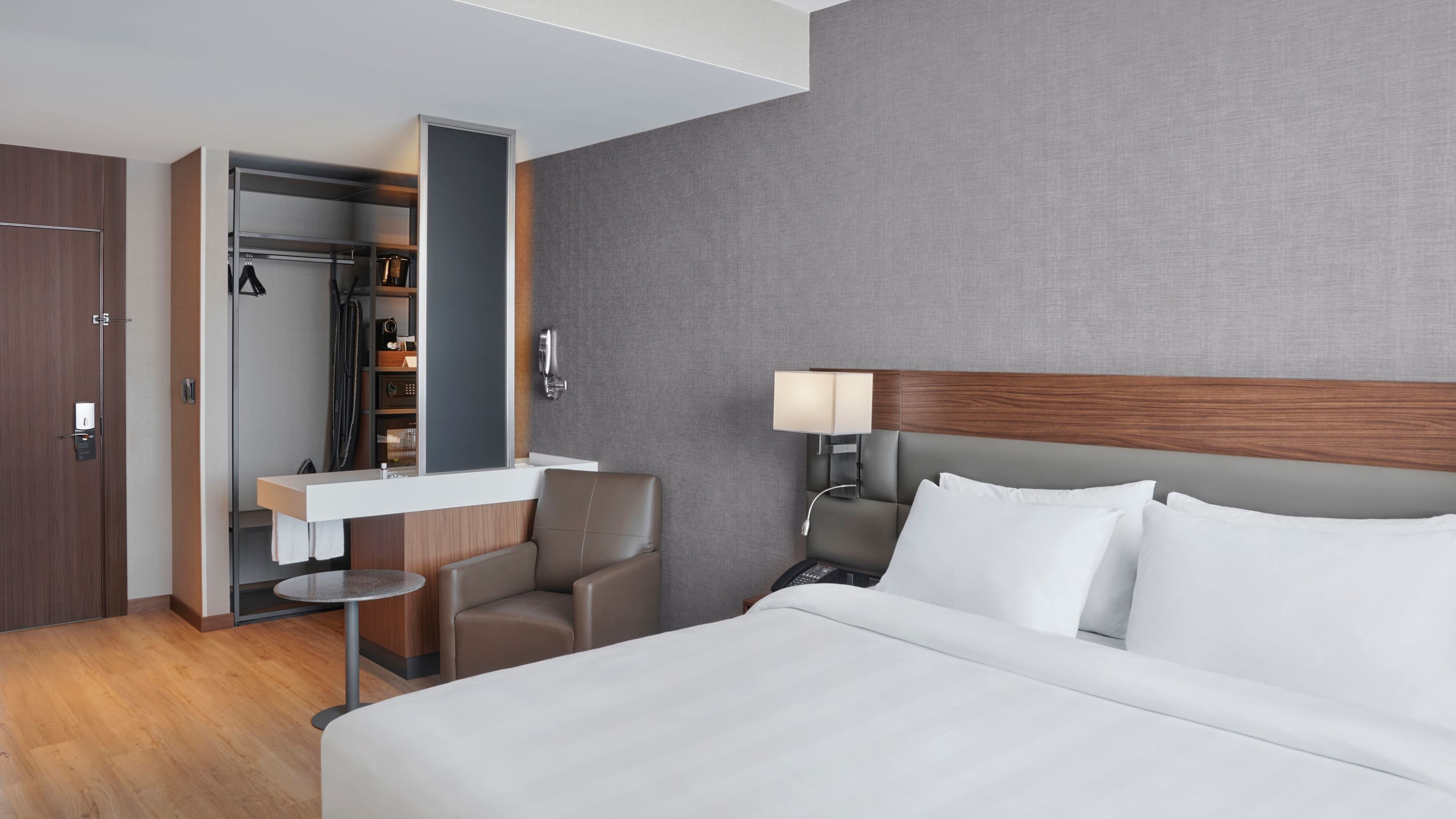 AC Guest Room King - Image 8