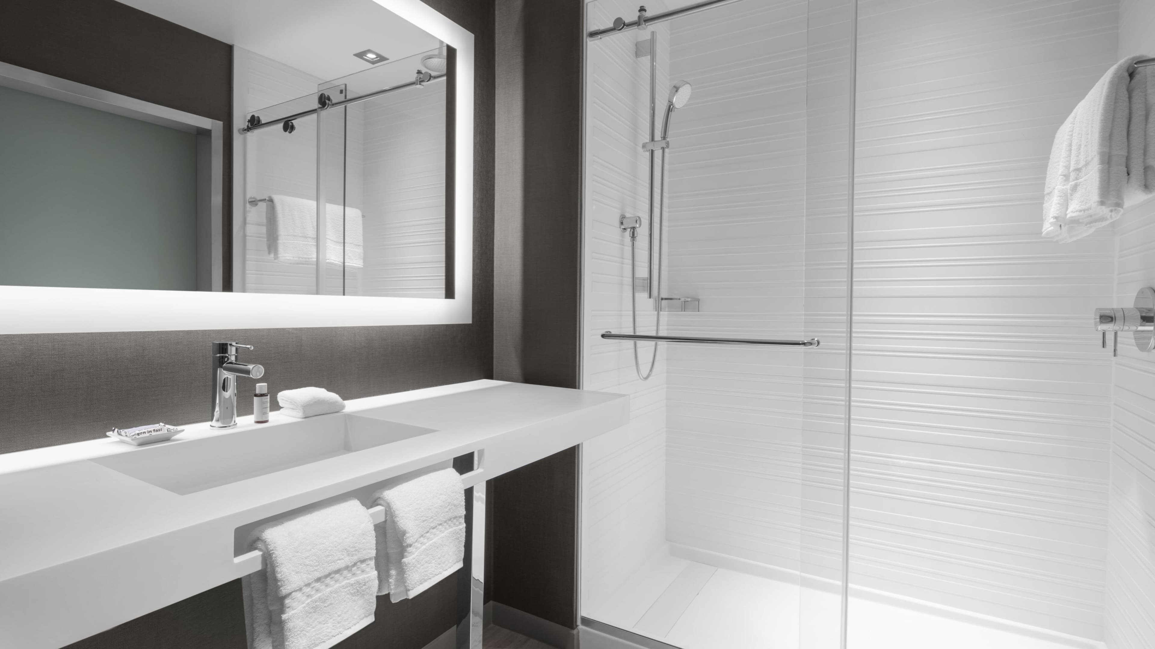 King Guest Room - Image 7