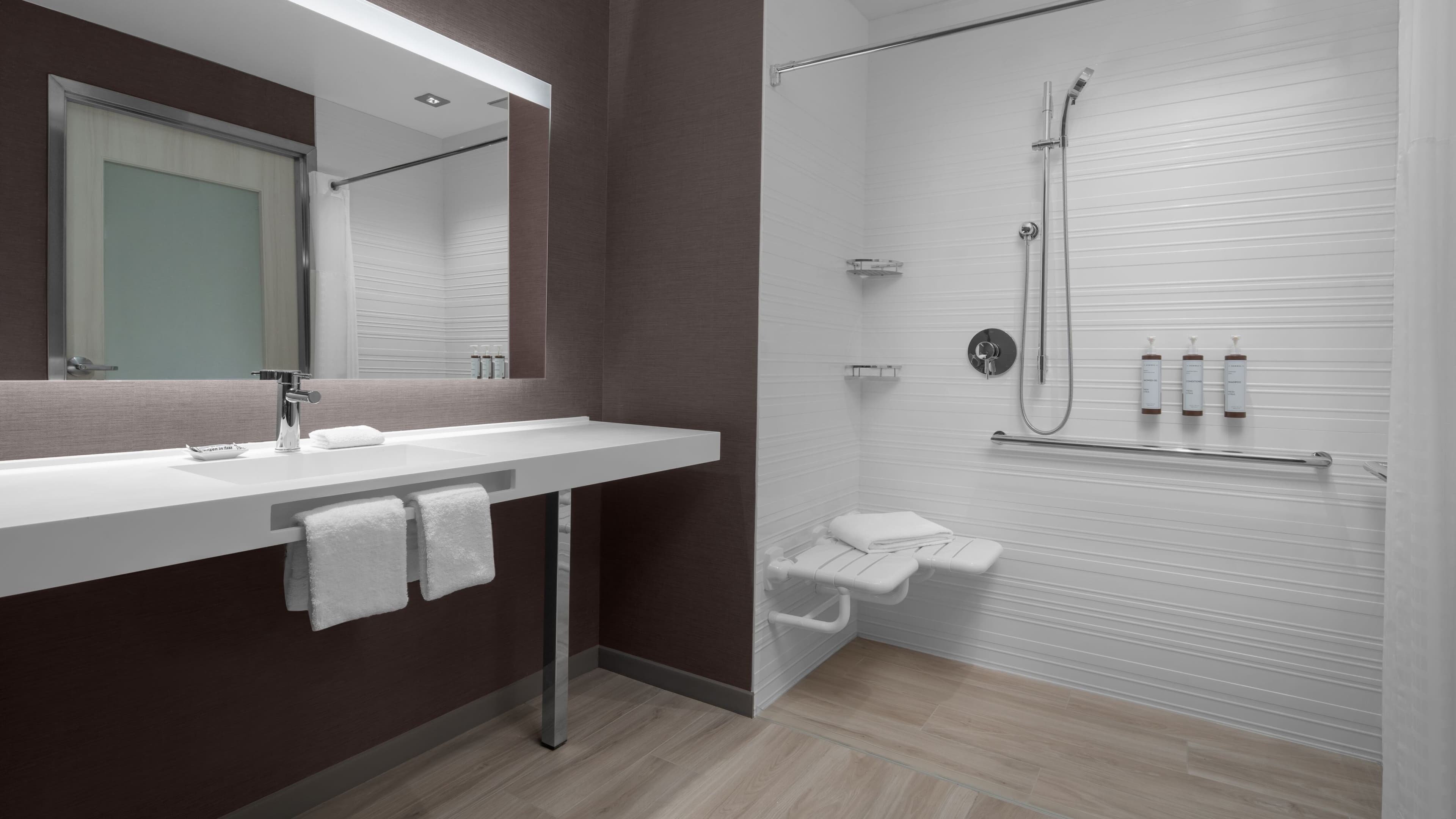 Queen Queen Guest Room - Image 8