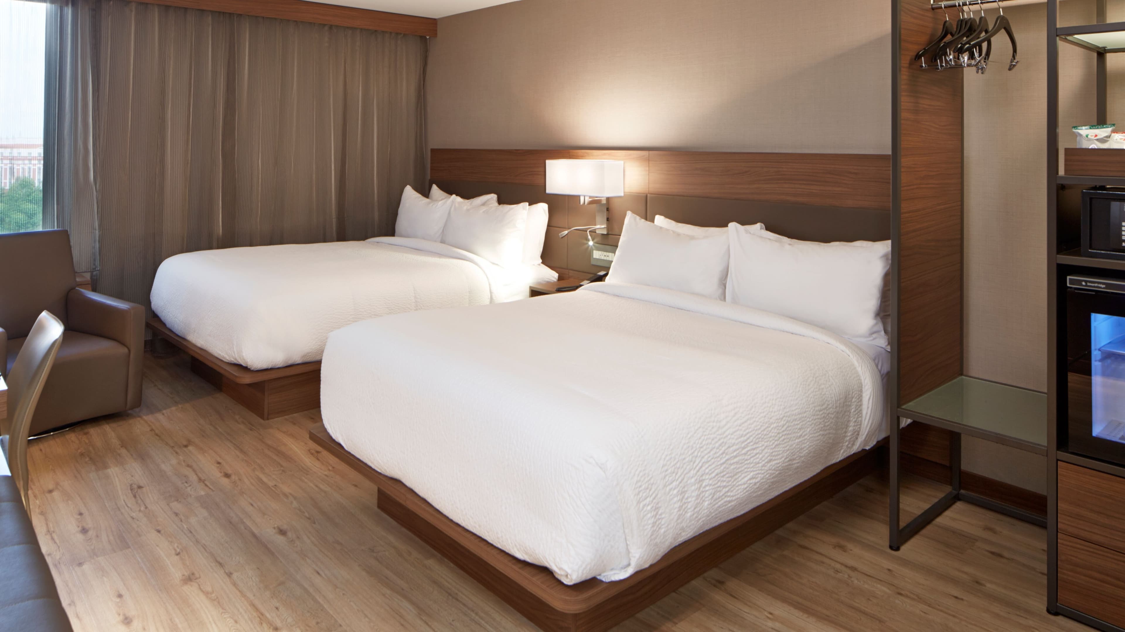 Holiday Inn Express & Suites Alpharetta - Windward Parkway — 37