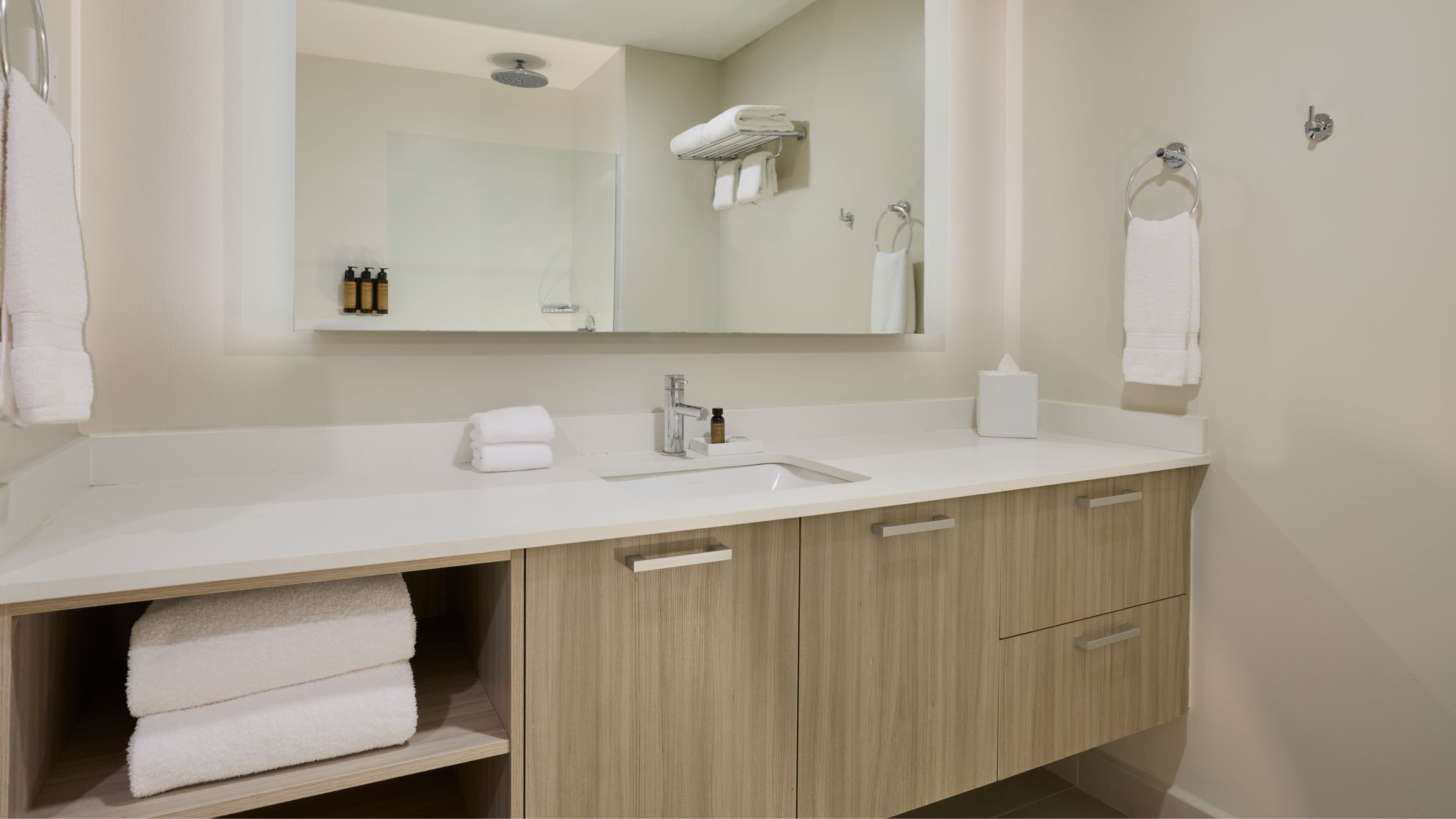 Studio Urban View Balcony - Image 3