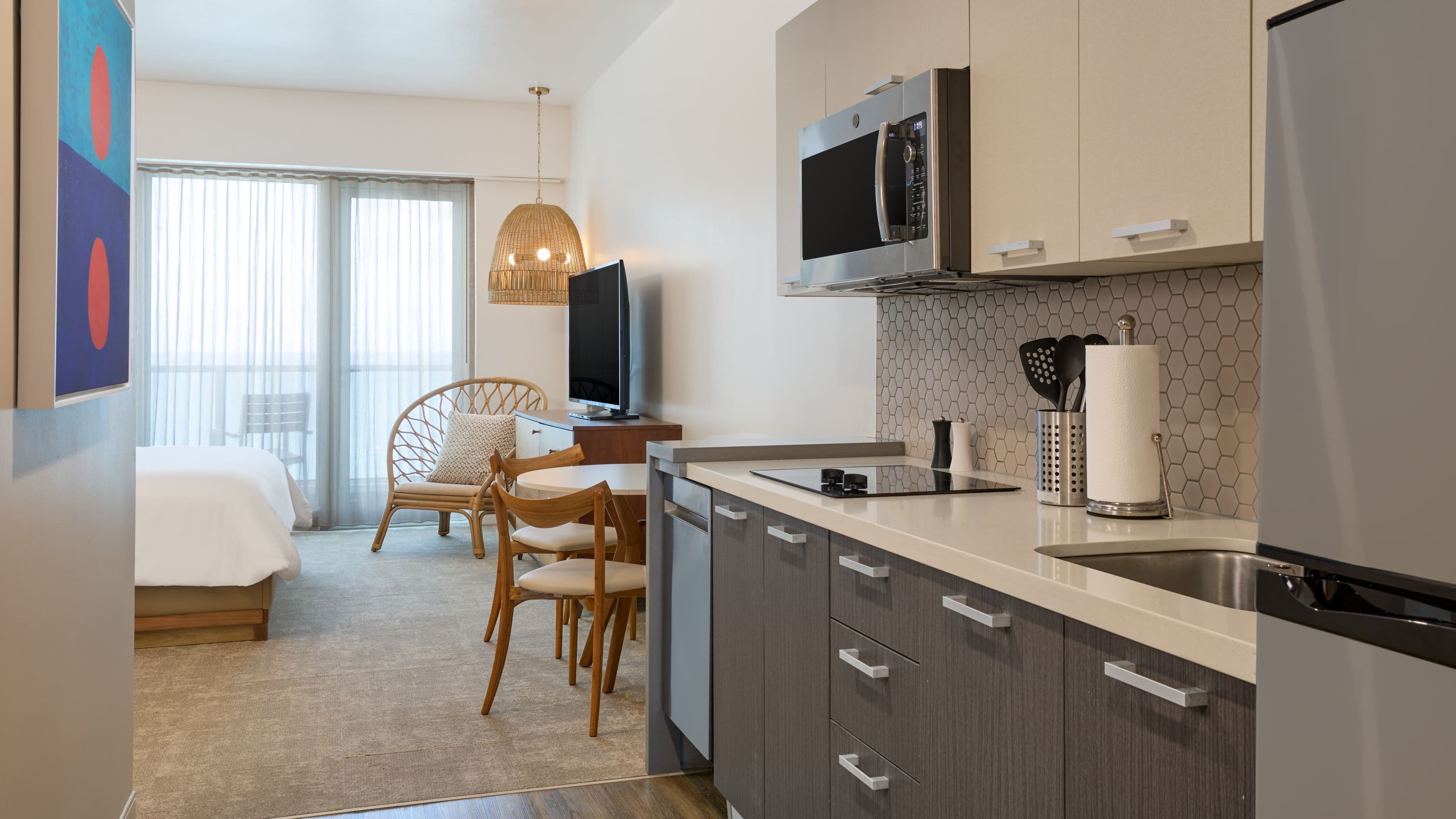 Studio Urban View Balcony - Image 2