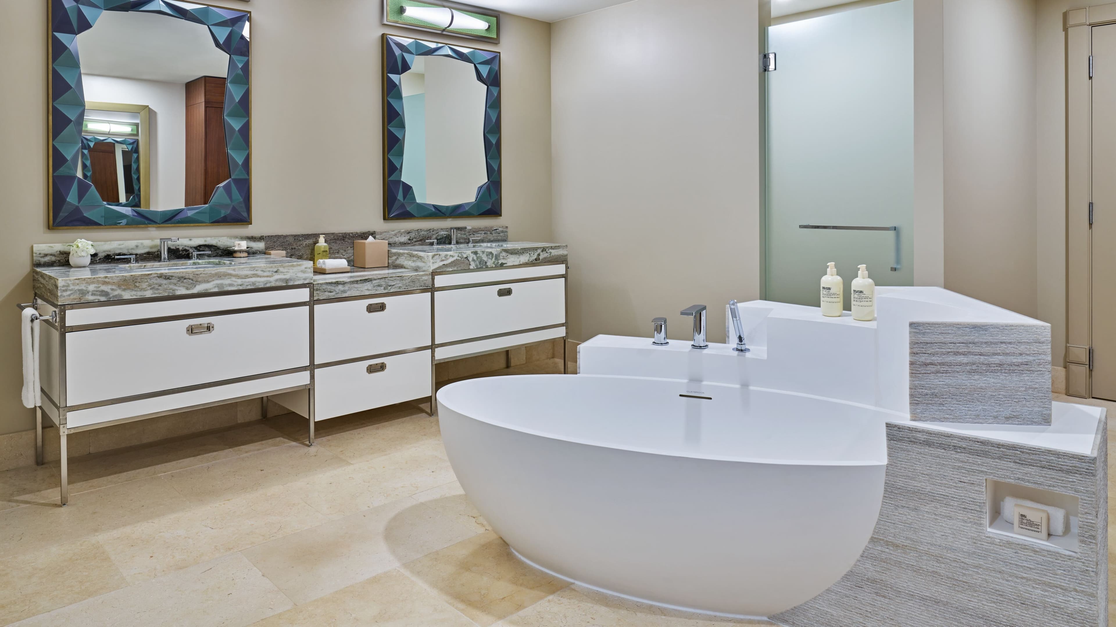 St Regis Suite Oceanfront - Image 6