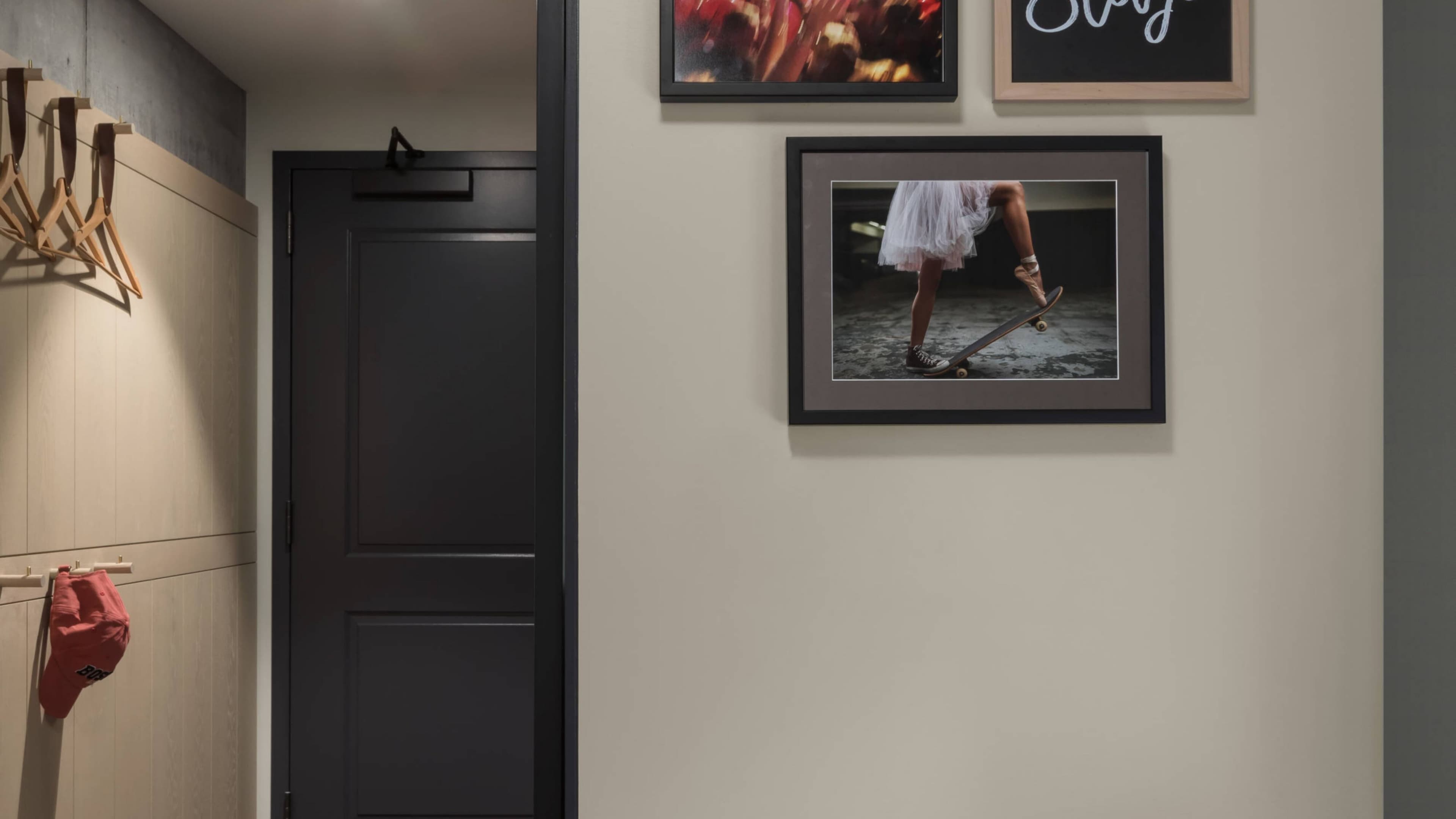 Backstage - Image 11