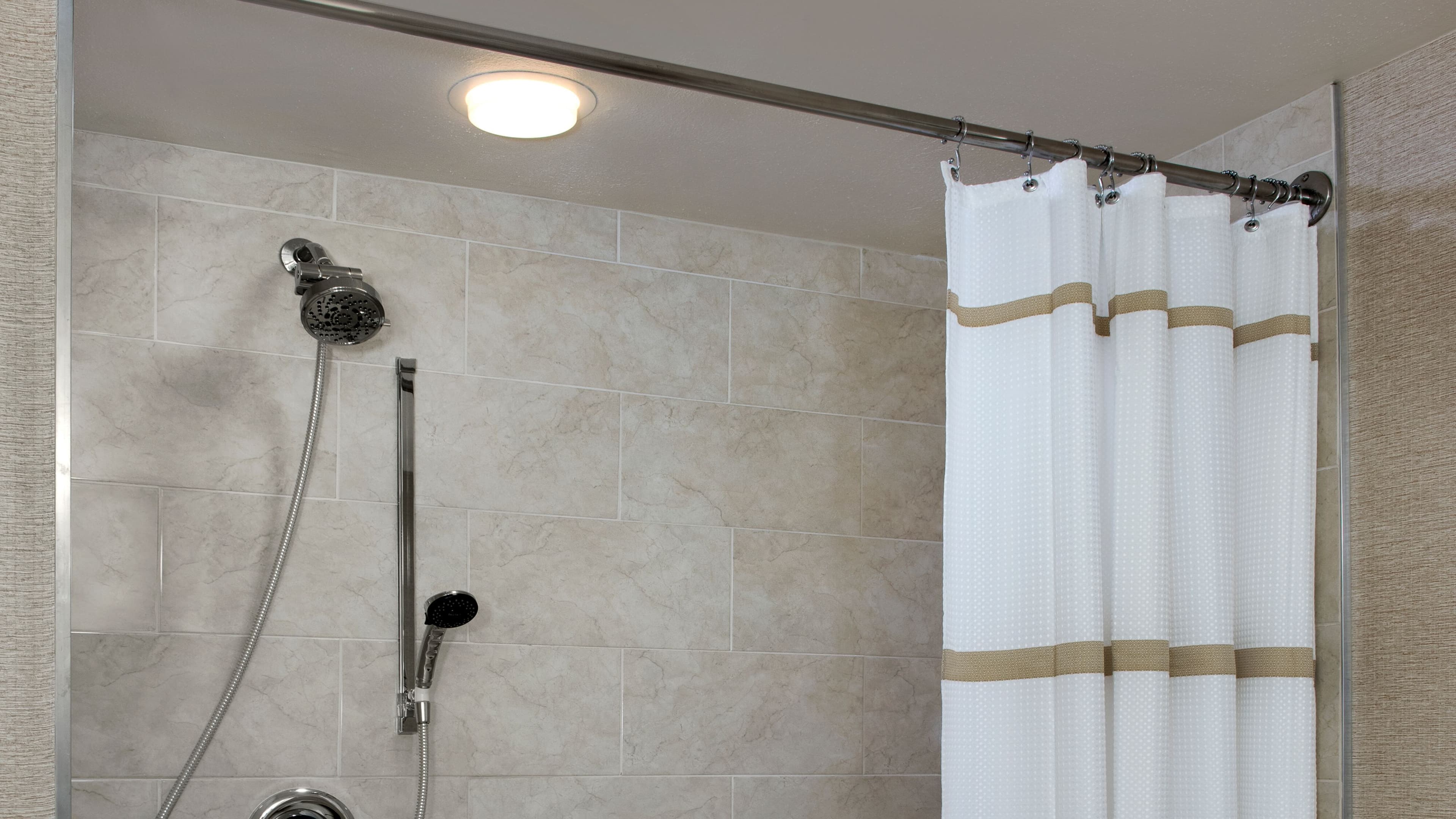Holiday Inn & Suites Boston-Peabody — 10