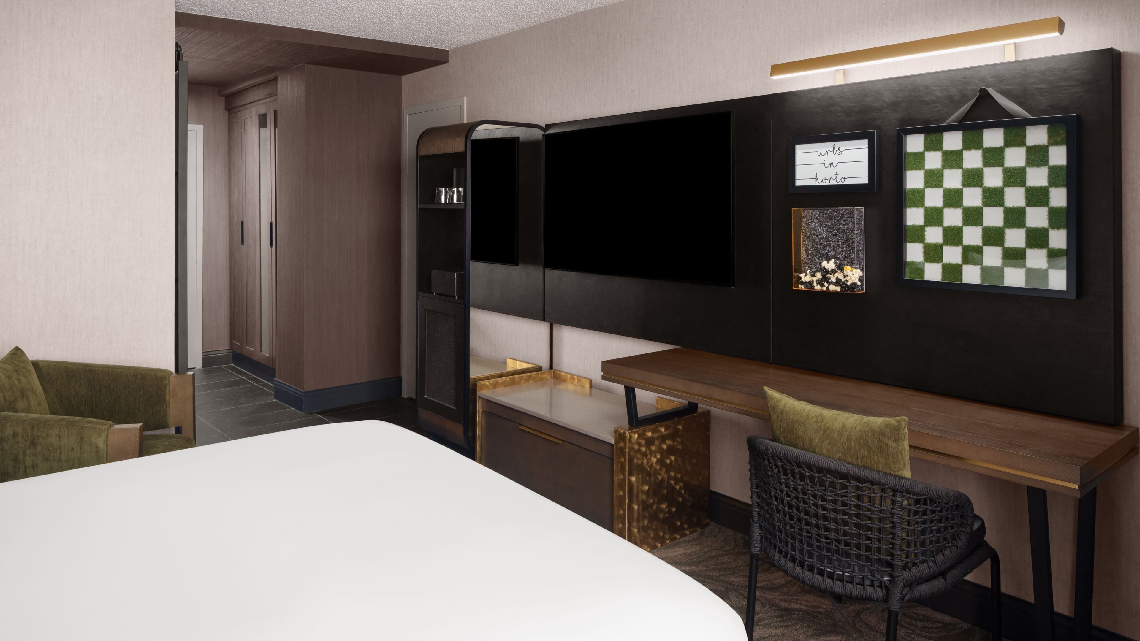 Renaissance Chicago North Shore Hotel — 24