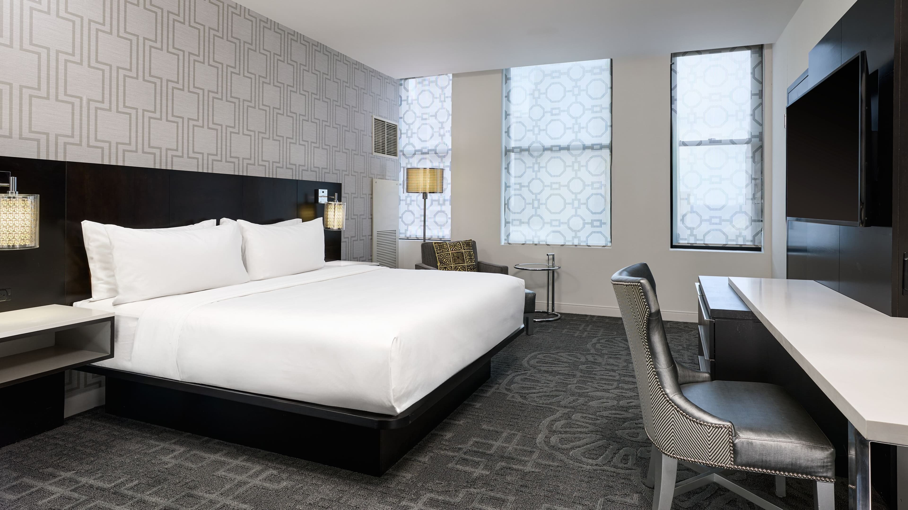 Renaissance Cincinnati Downtown Hotel - Image 2