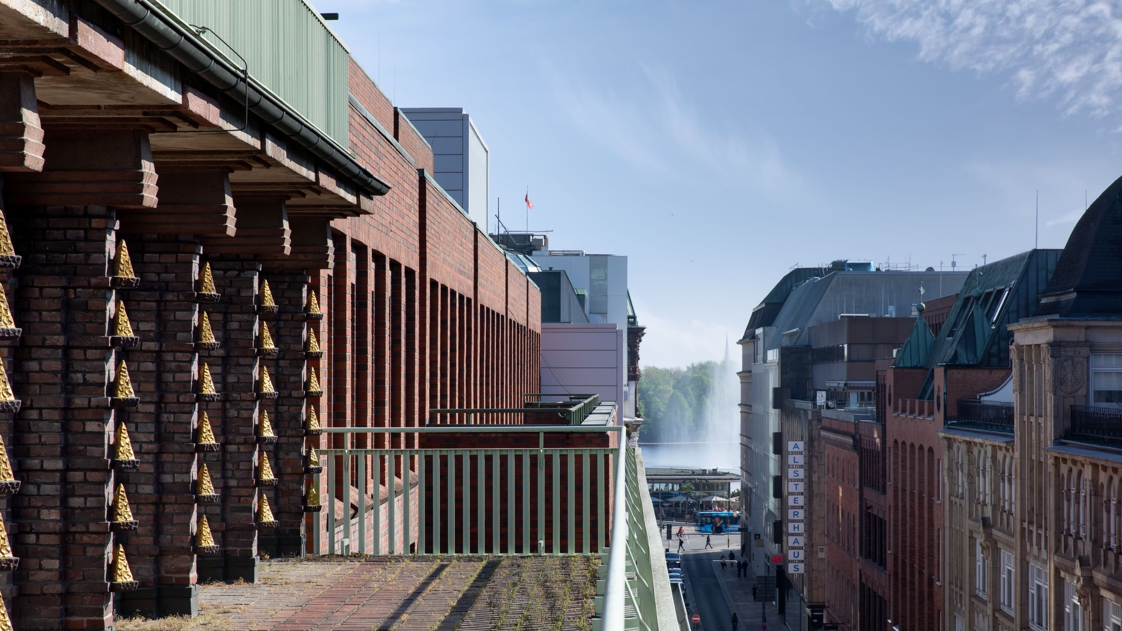 Renaissance Hamburg Hotel — 7