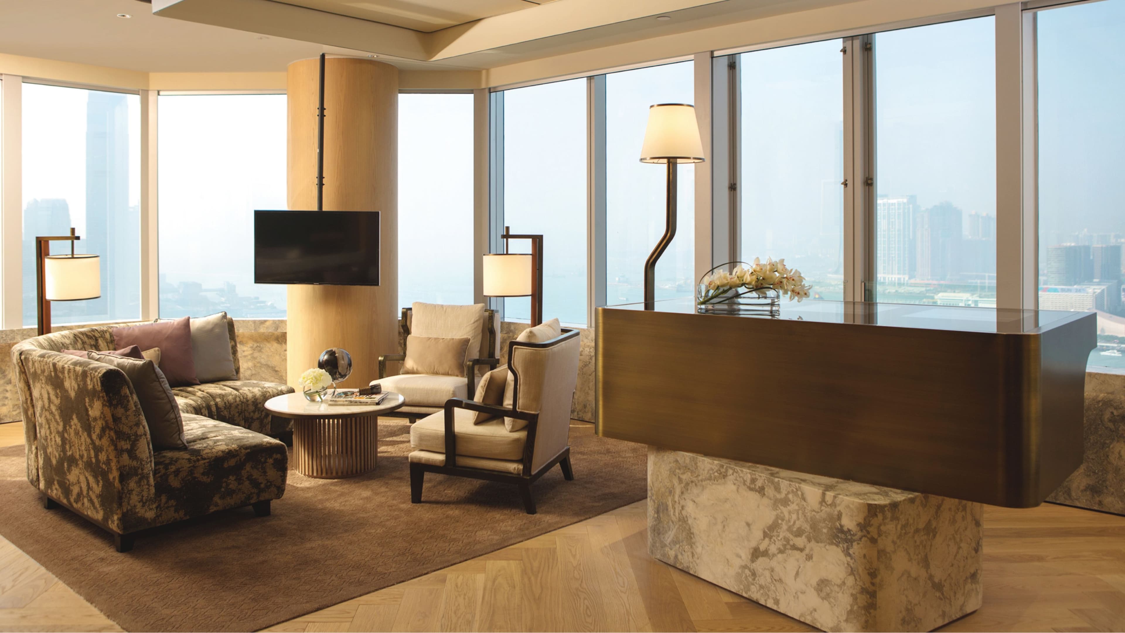Renaissance Hong Kong Harbour View Hotel - Image 4