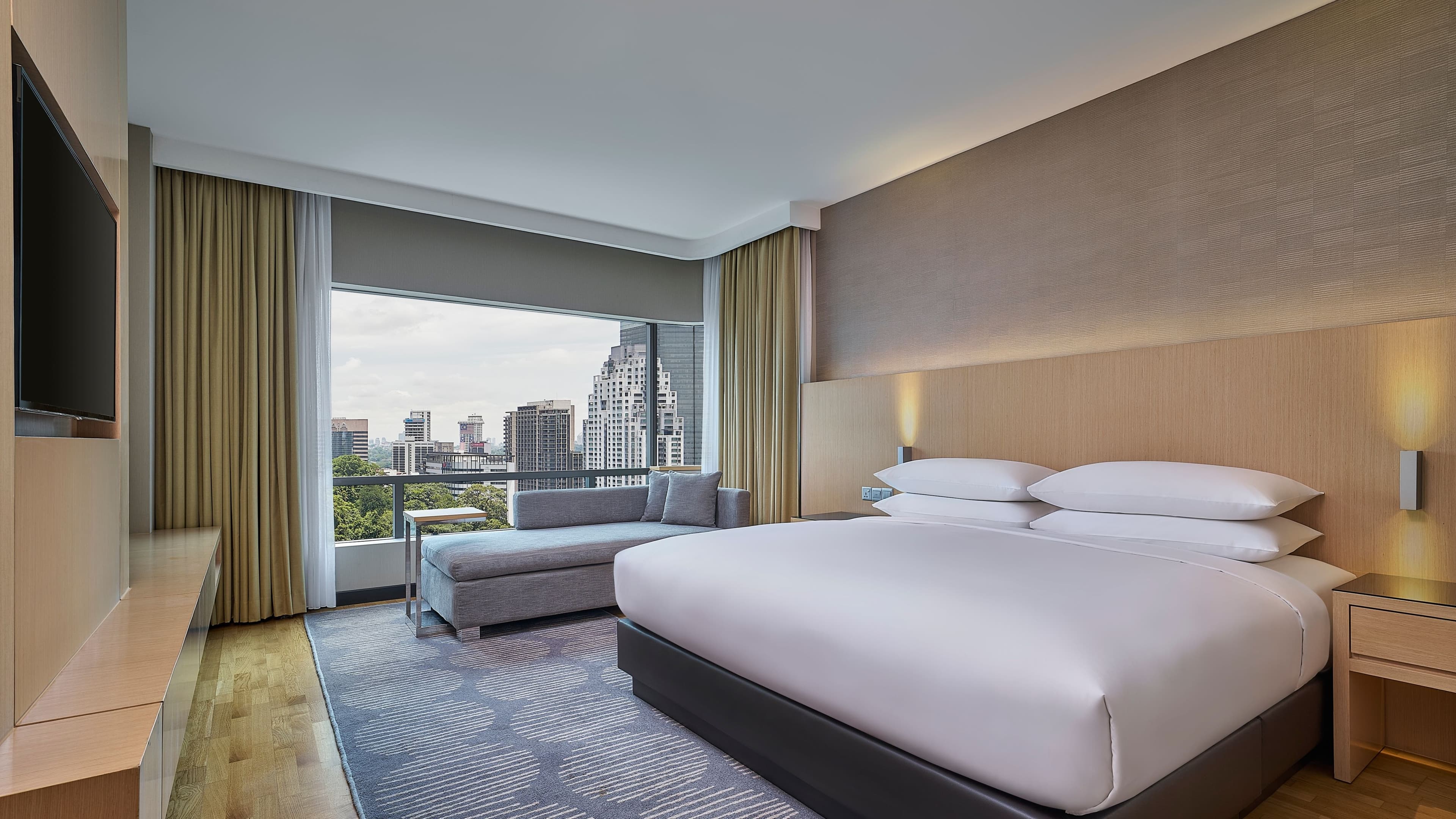 Renaissance Kuala Lumpur Hotel & Convention Centre - Image 2