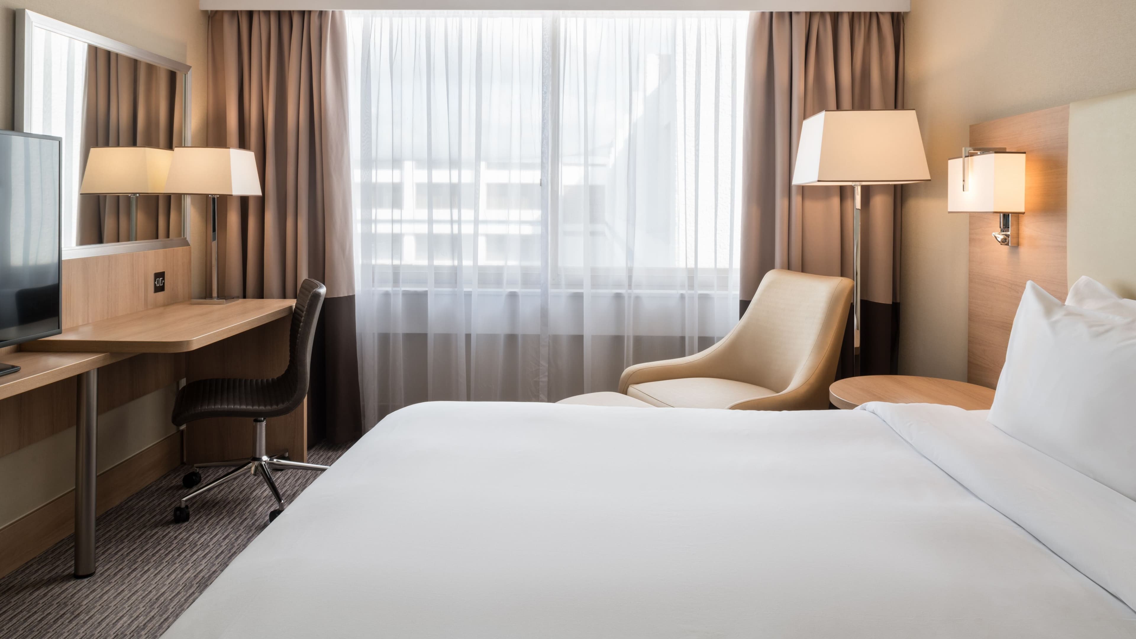 Renaissance London Heathrow Hotel - Image 2