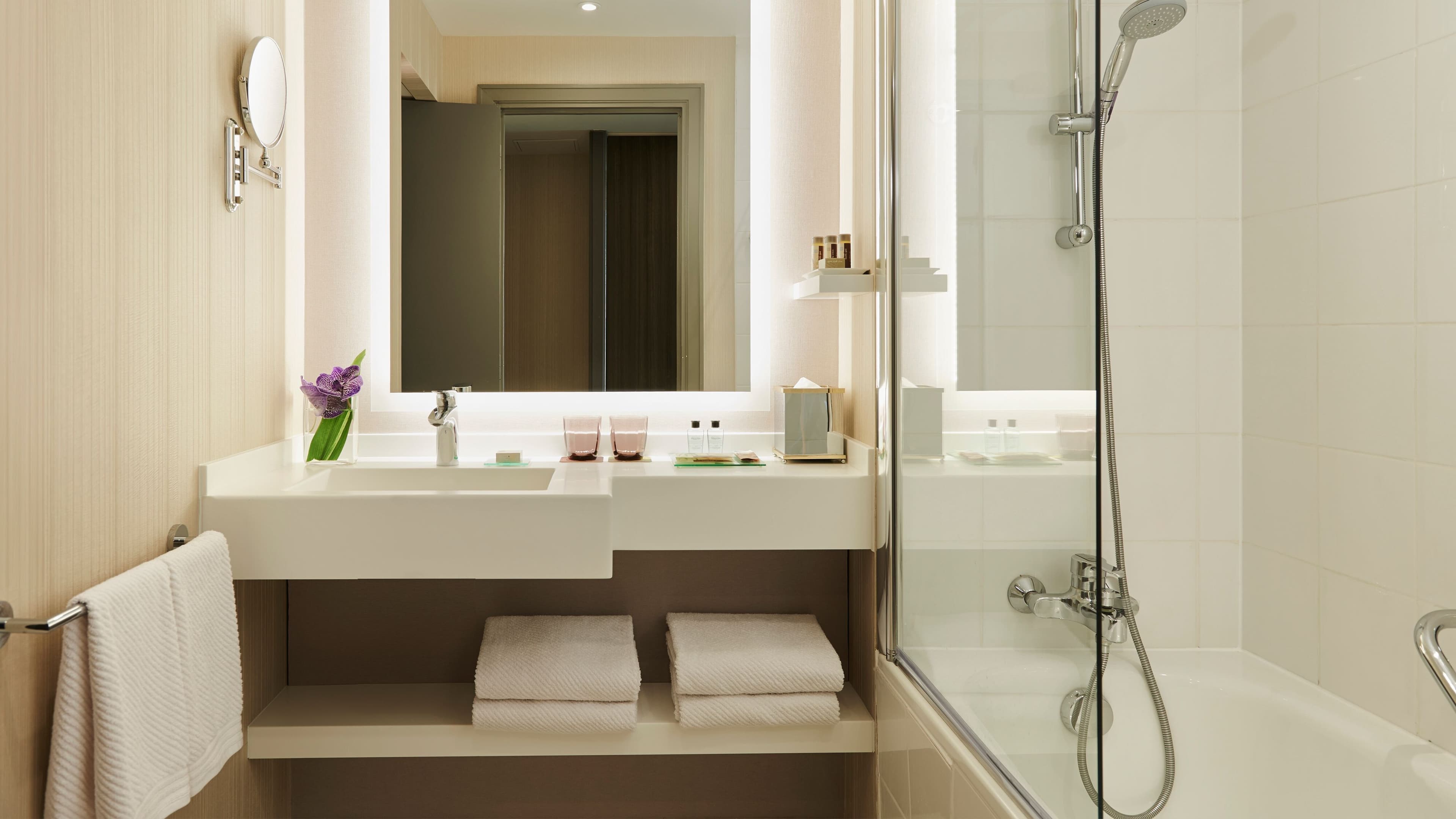 Renaissance Paris La Defense Hotel - Image 4