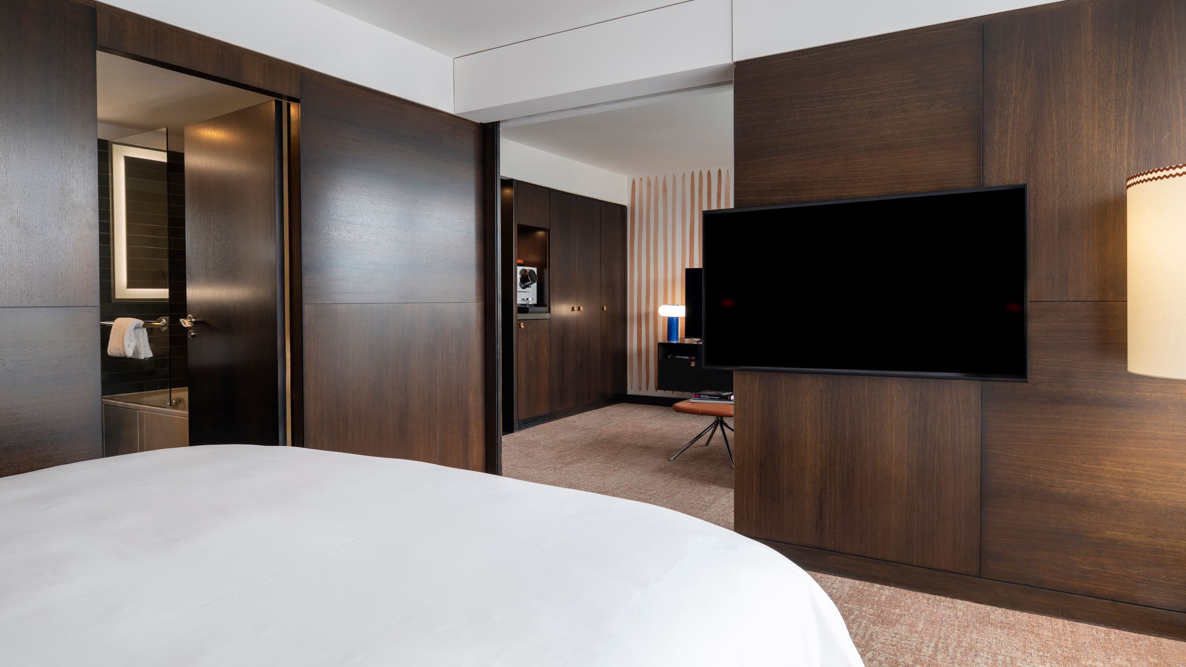 Renaissance Paris Arc de Triomphe Hotel — 83