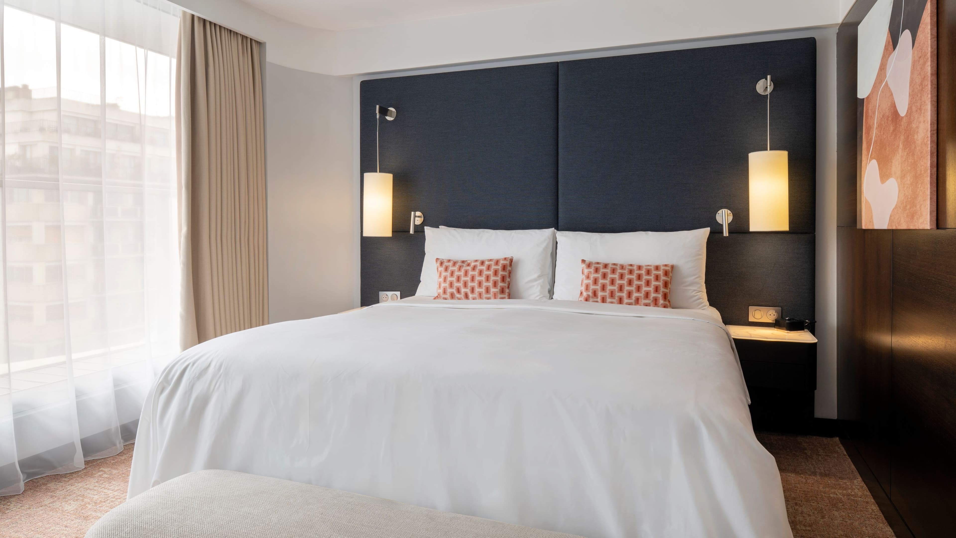Renaissance Paris Arc de Triomphe Hotel — 85