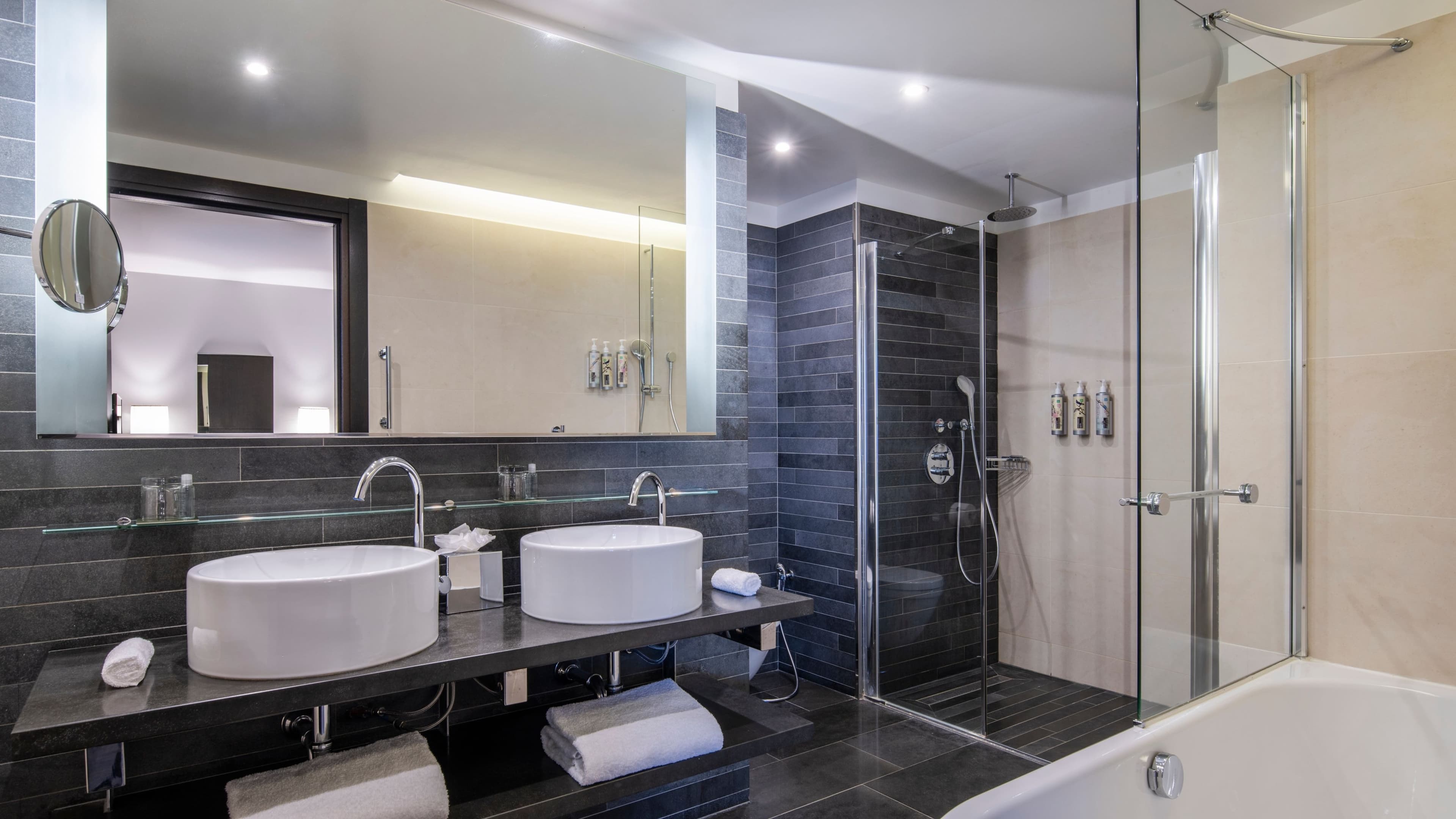 Renaissance Paris Arc de Triomphe Hotel — 48