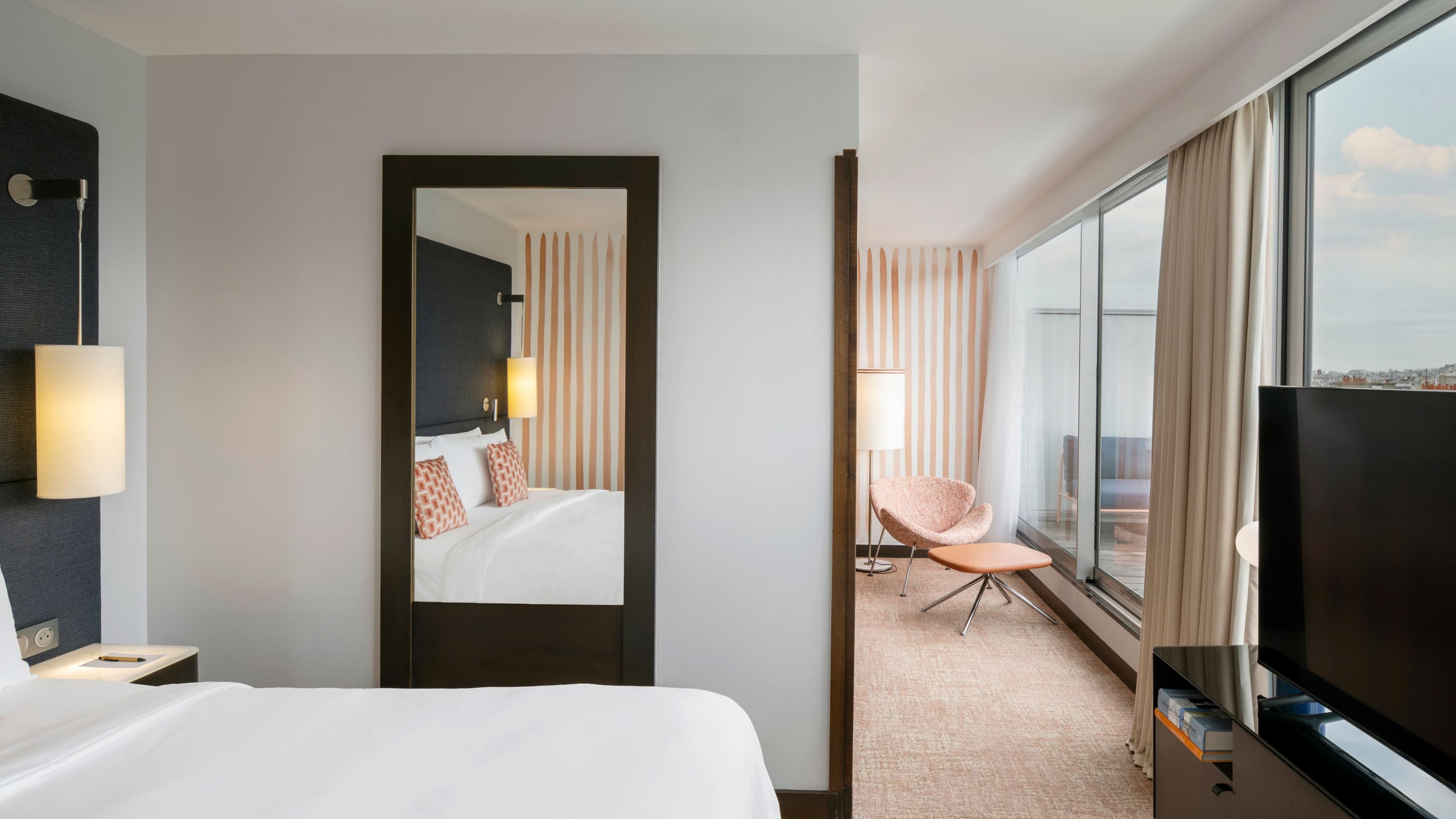 Renaissance Paris Arc de Triomphe Hotel — 96
