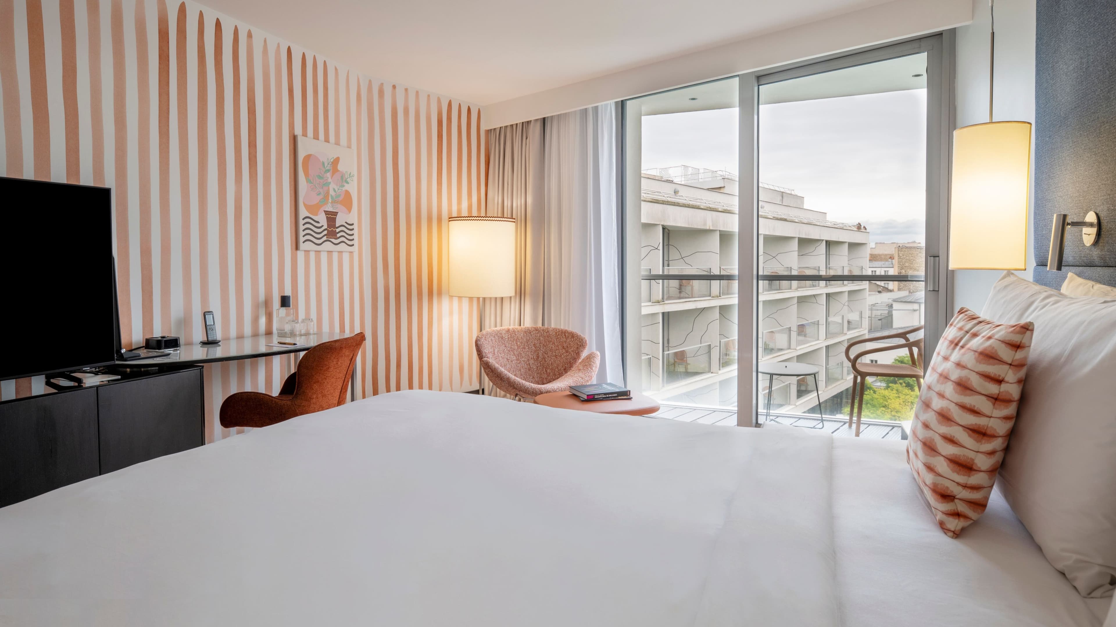Renaissance Paris Arc de Triomphe Hotel — 74