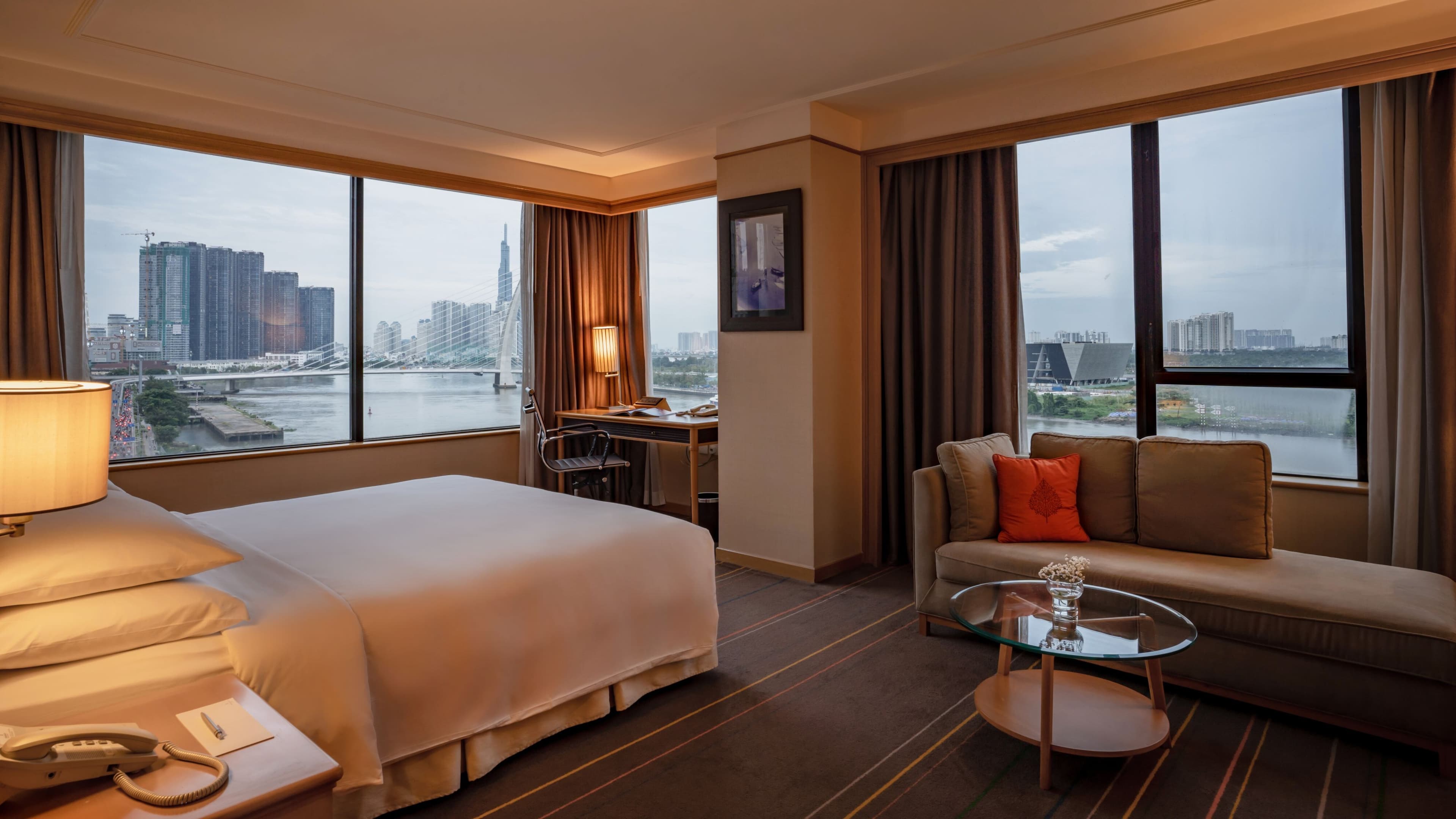 Renaissance Riverside Hotel Saigon — 60