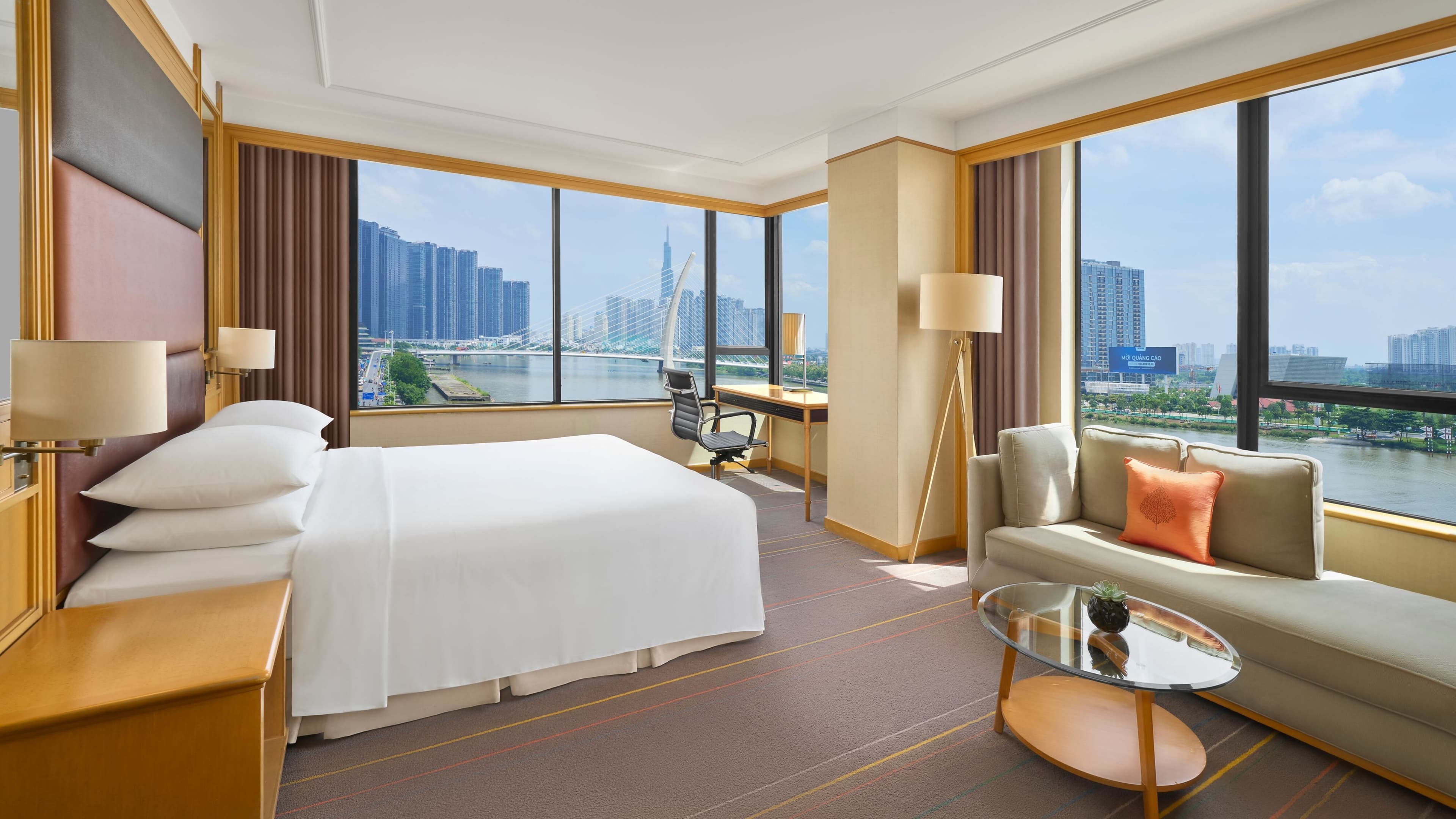 Renaissance Riverside Hotel Saigon — 63