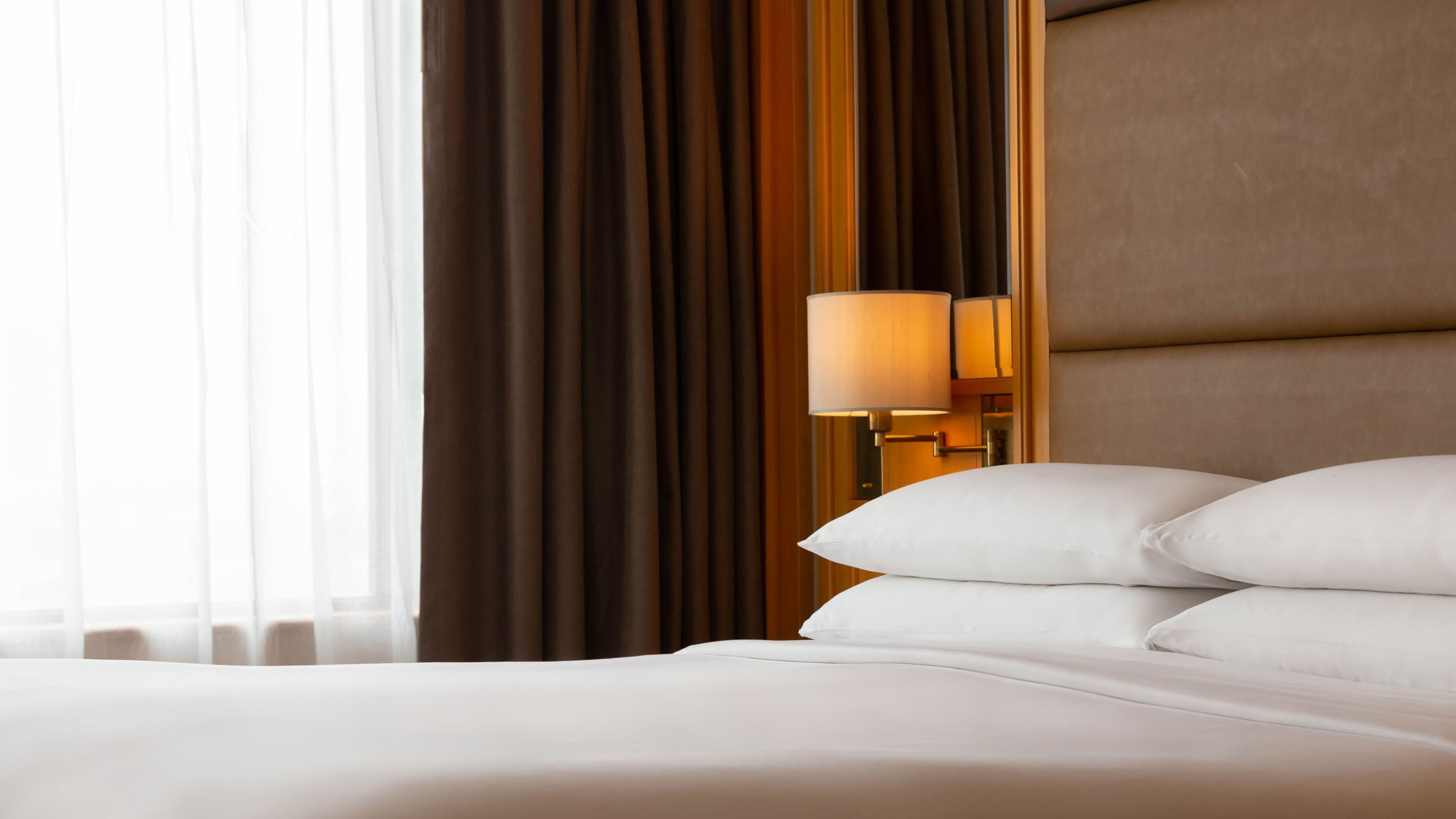 Renaissance Riverside Hotel Saigon — 11