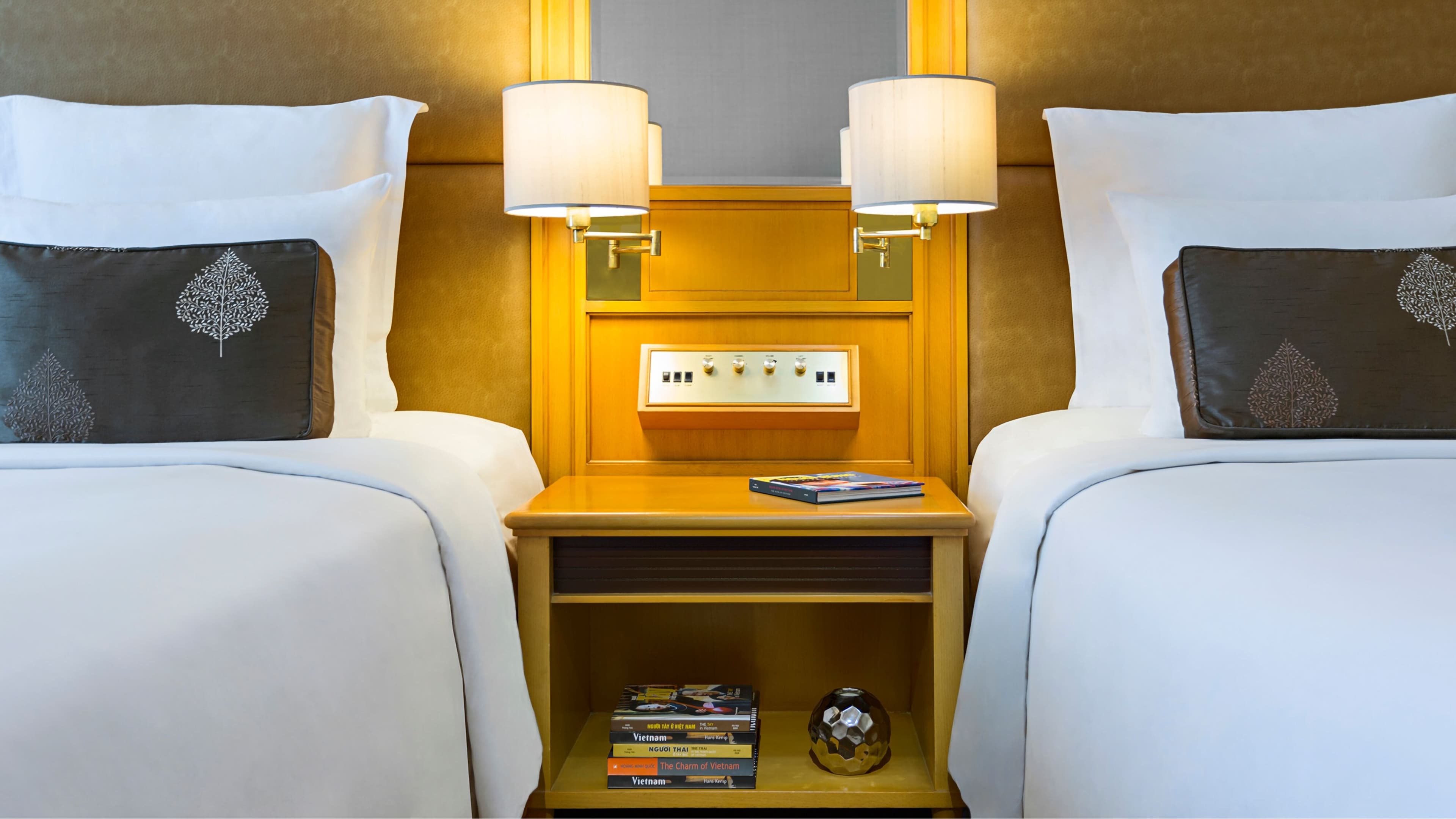 Renaissance Riverside Hotel Saigon — 13