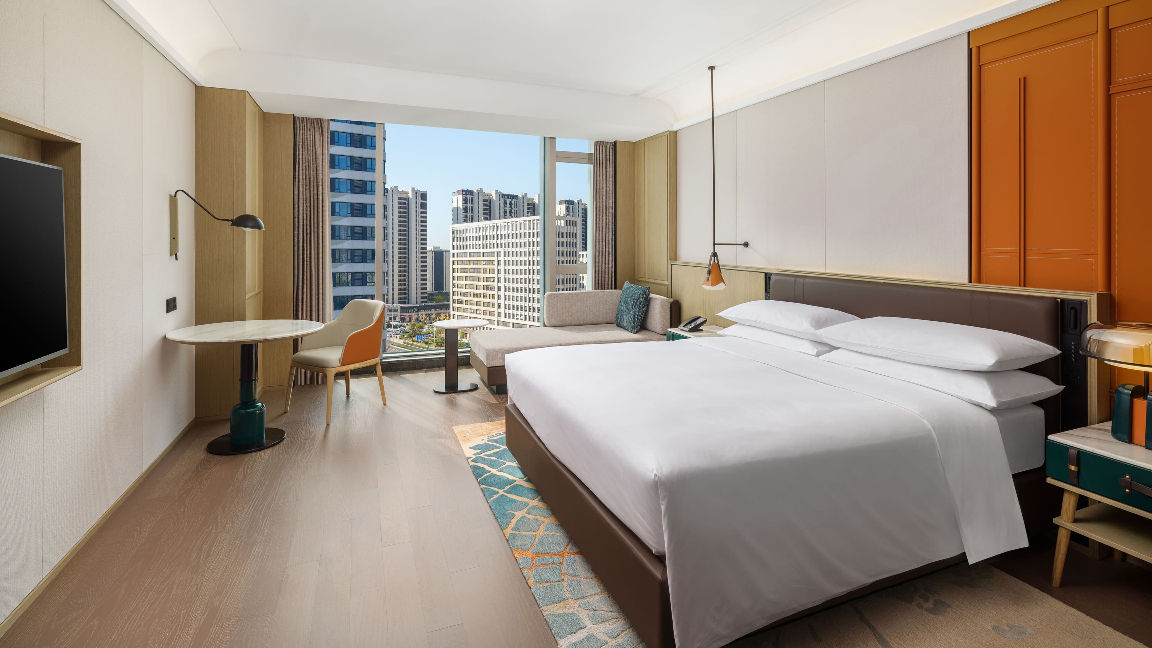 Renaissance Qingdao Hotel - Image 5