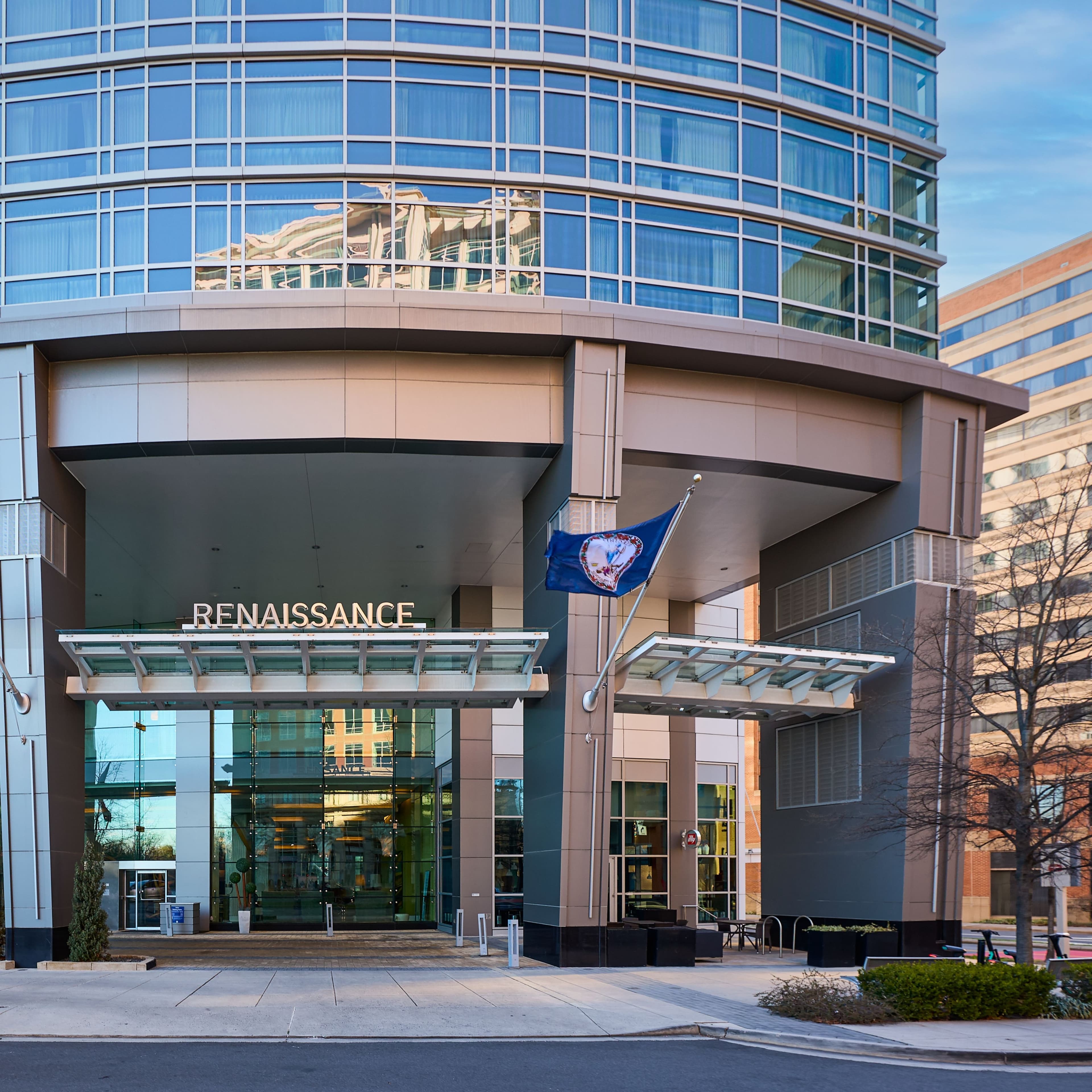 Renaissance Arlington Capital View Hotel