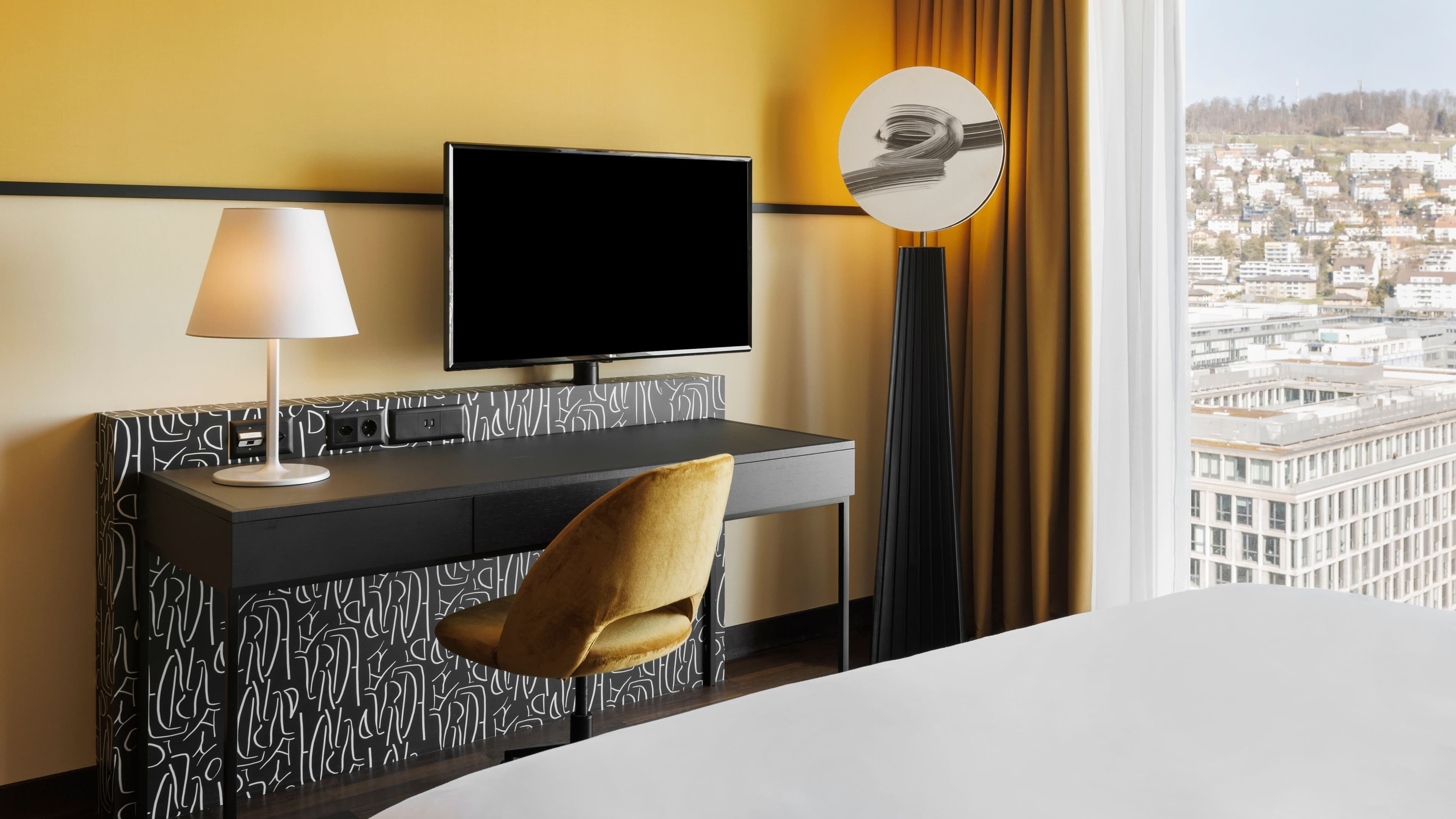 Renaissance Zurich Tower Hotel - Image 4