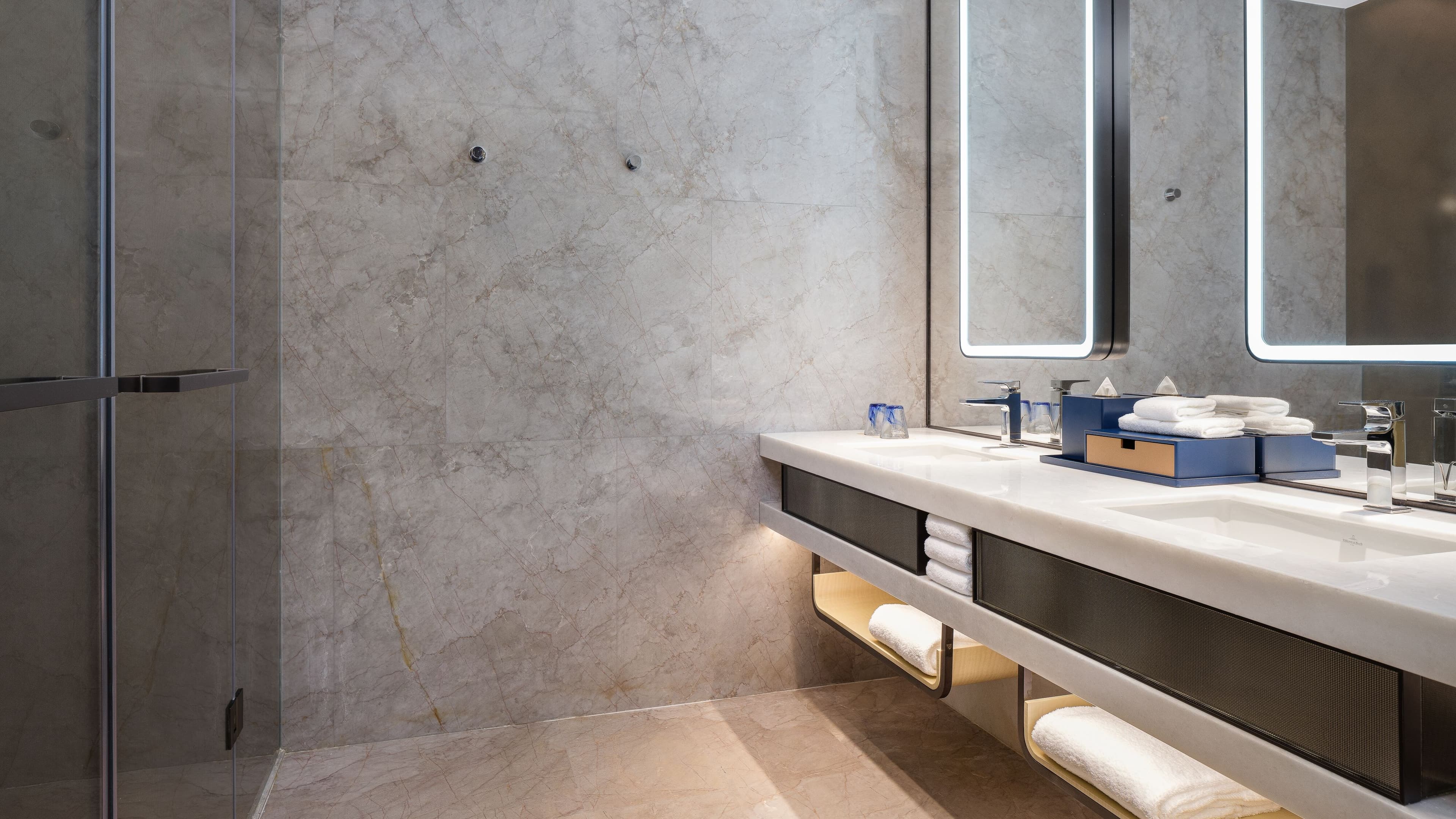 Renaissance Zhuhai Hotel - Image 4
