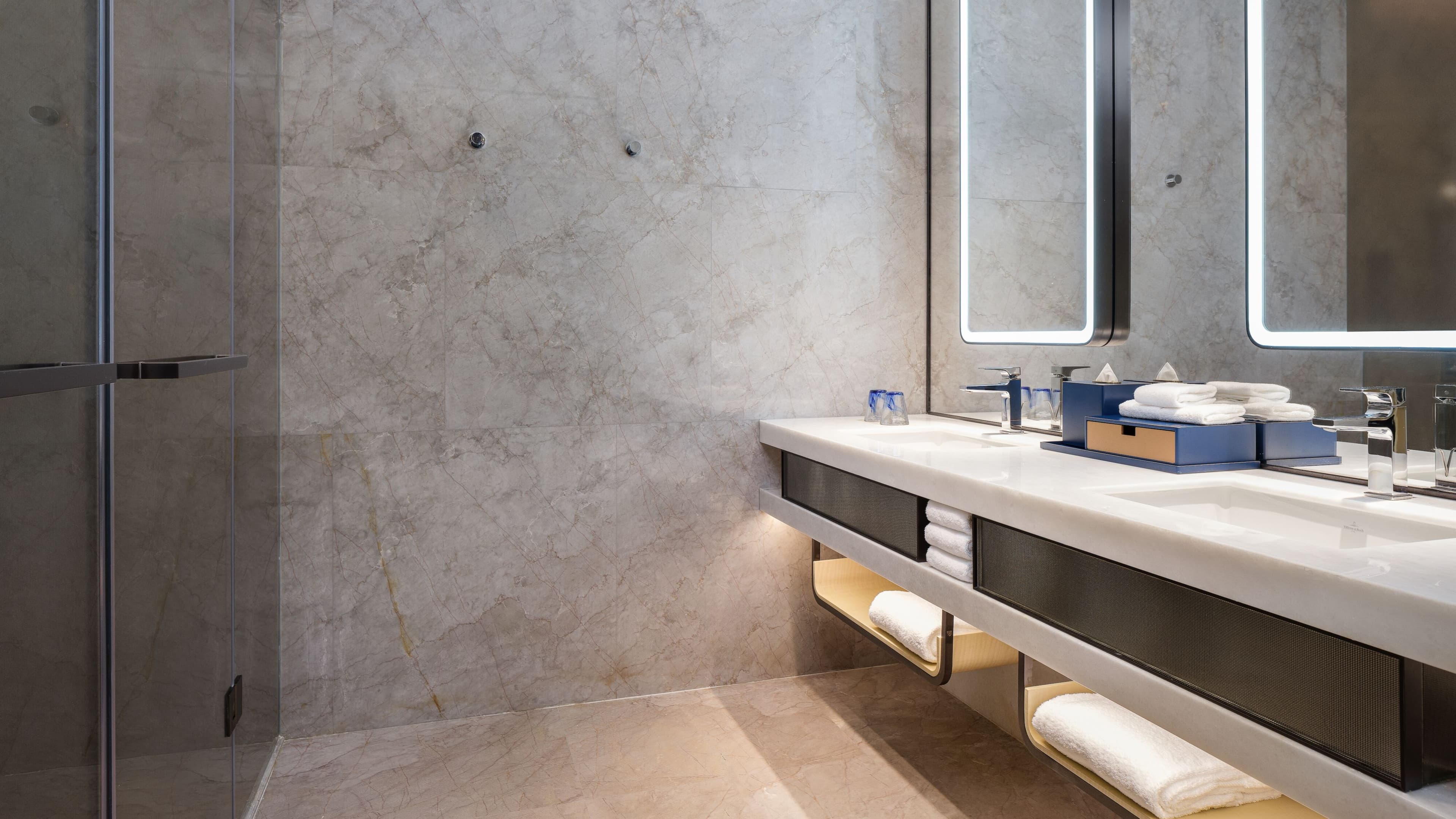 Renaissance Zhuhai Hotel - Image 3