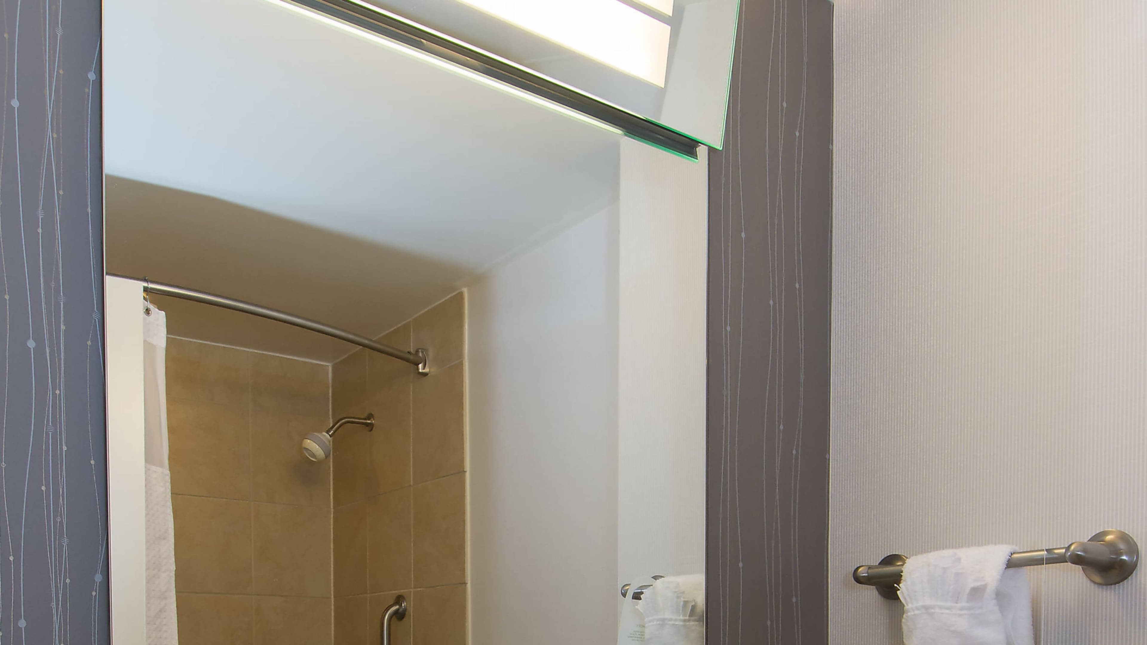 King Guest Room - Image 8