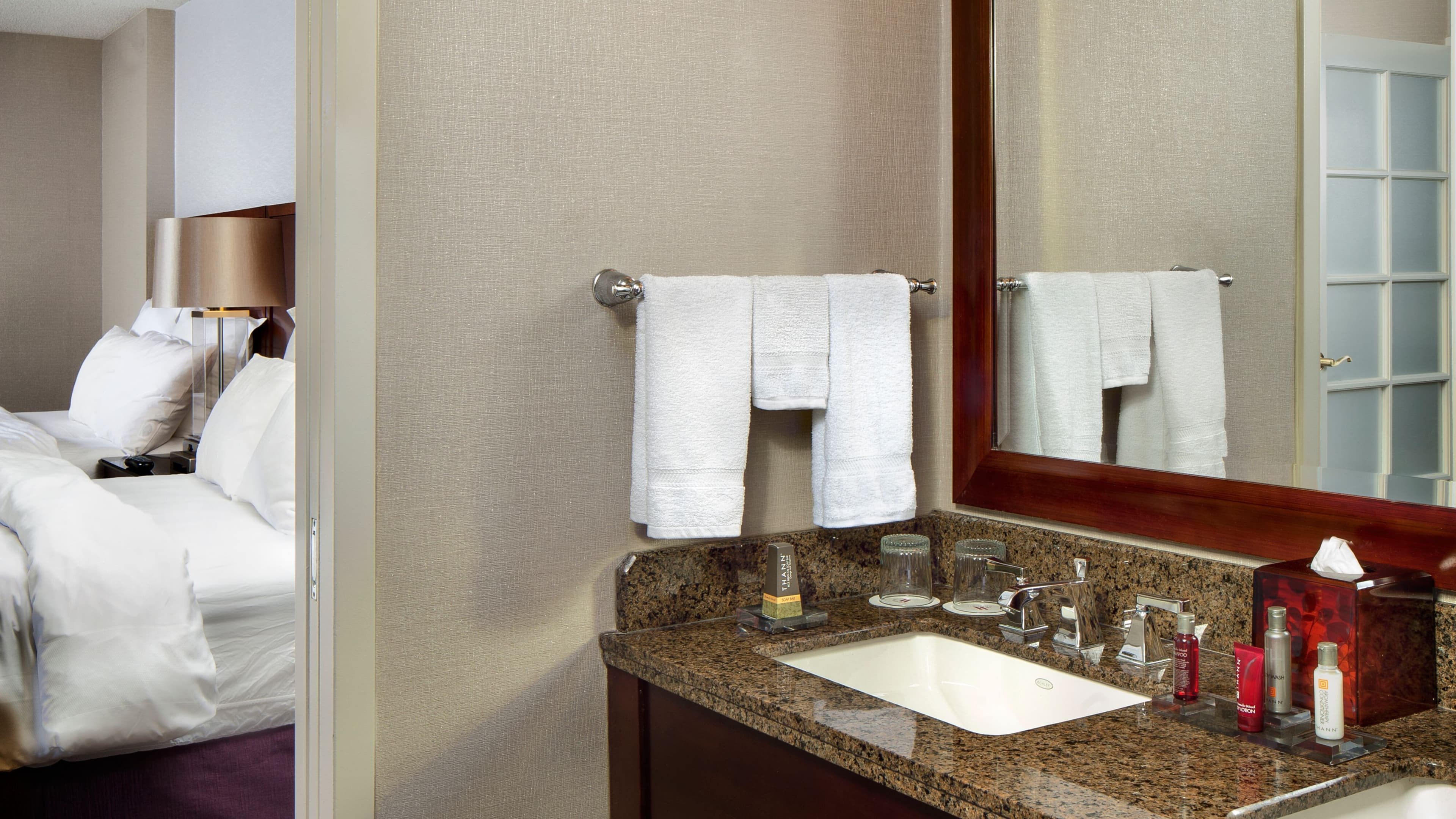 Holiday Inn Express & Suites Chicago O'Hare Airport — 33