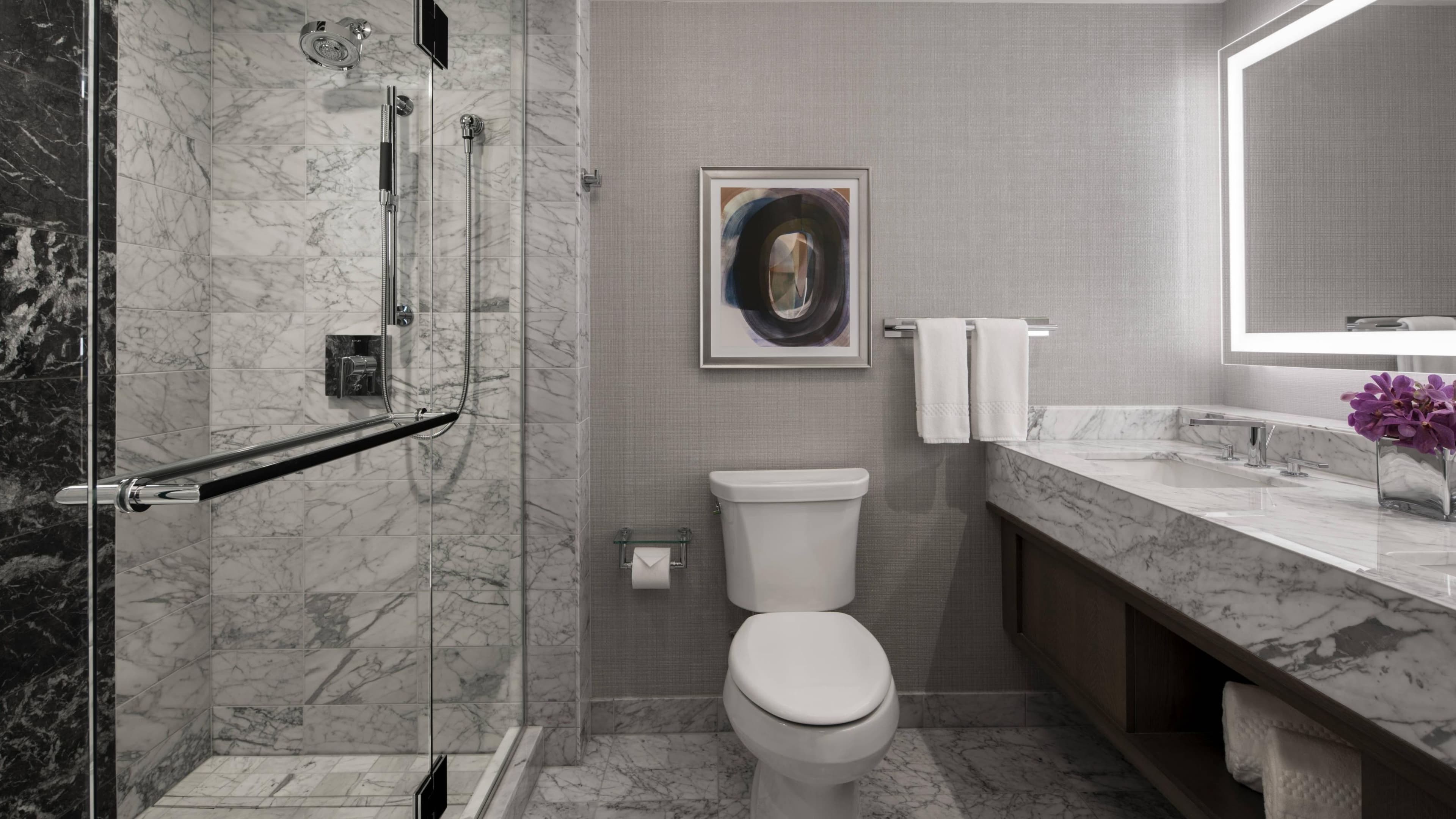 Club lounge access - Image 2