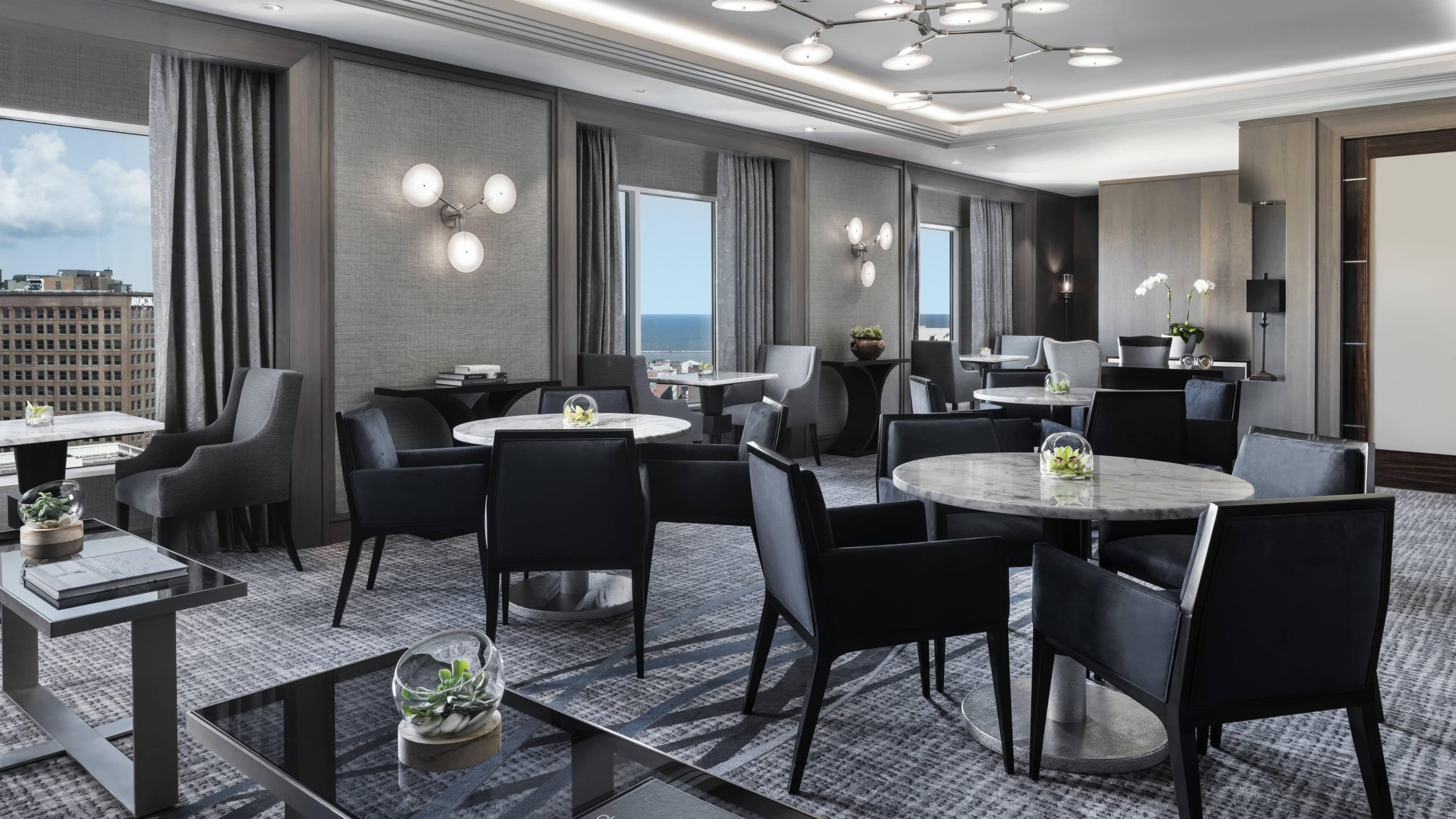 Club lounge access - Image 5
