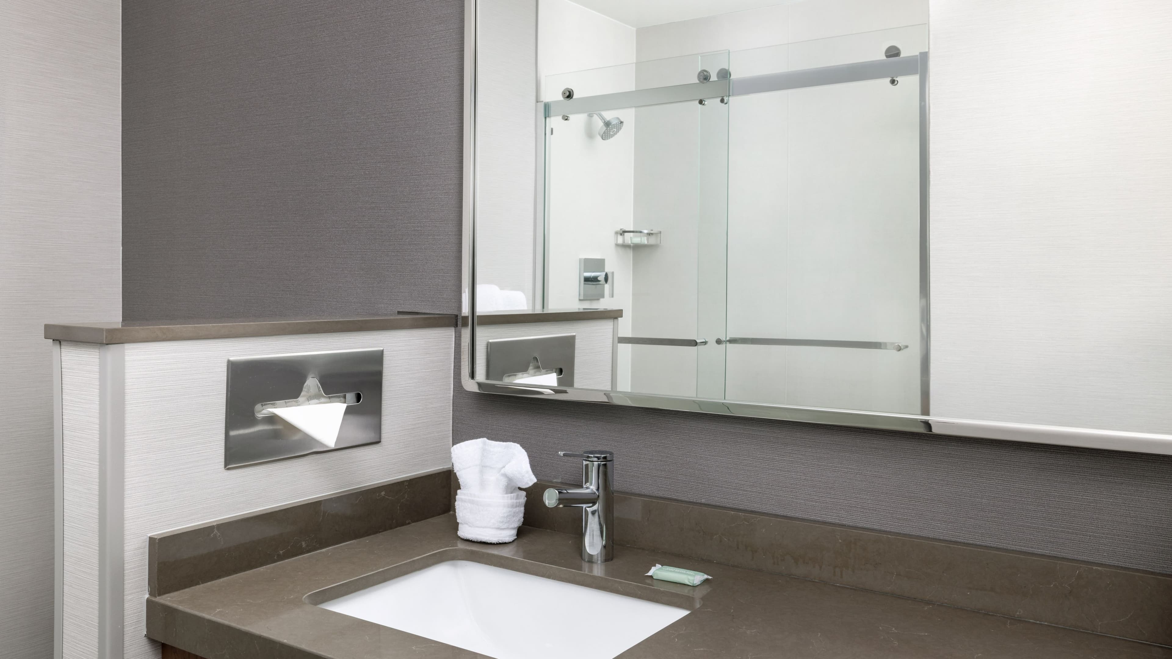 Accessible Accessible Guest room - Image 5