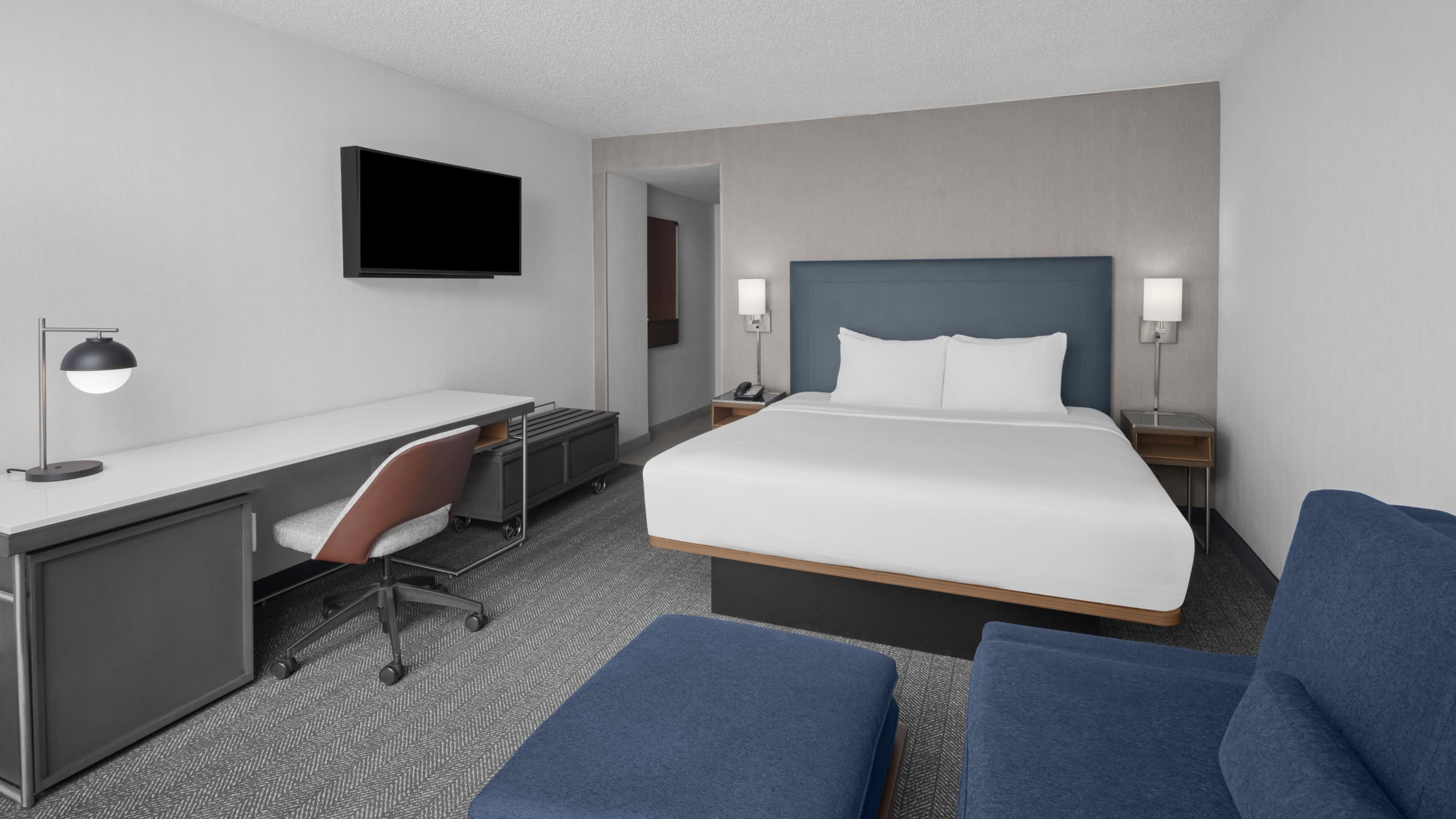 Newly Renovated 1 King - Image 4