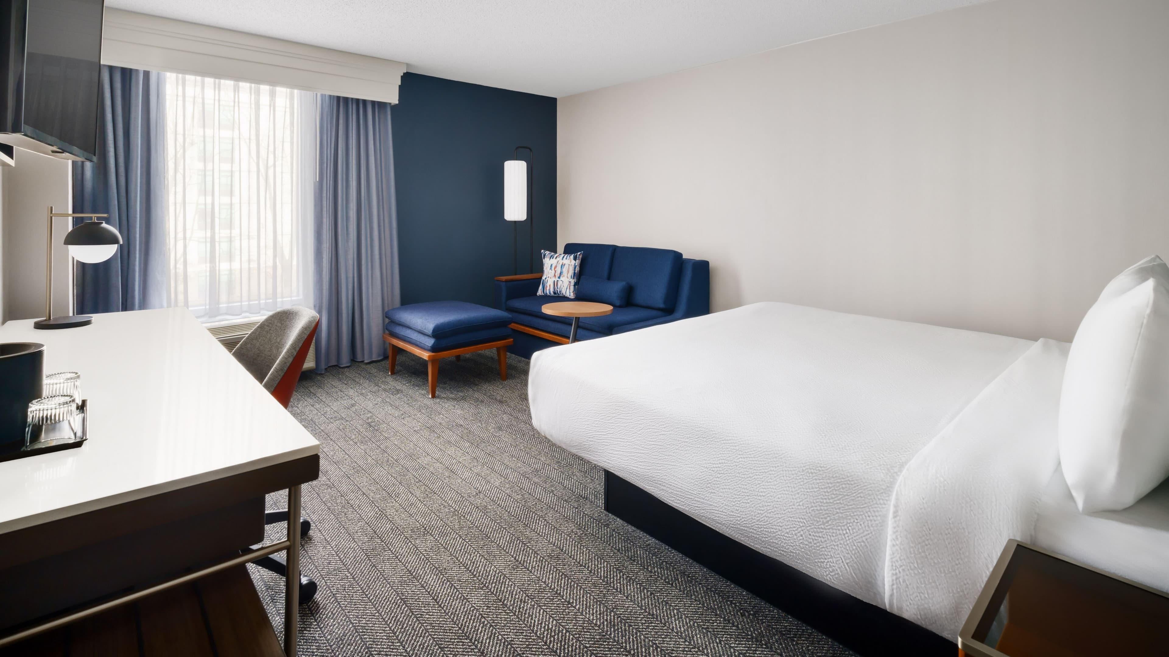 Newly Renovated 1 King - Image 3