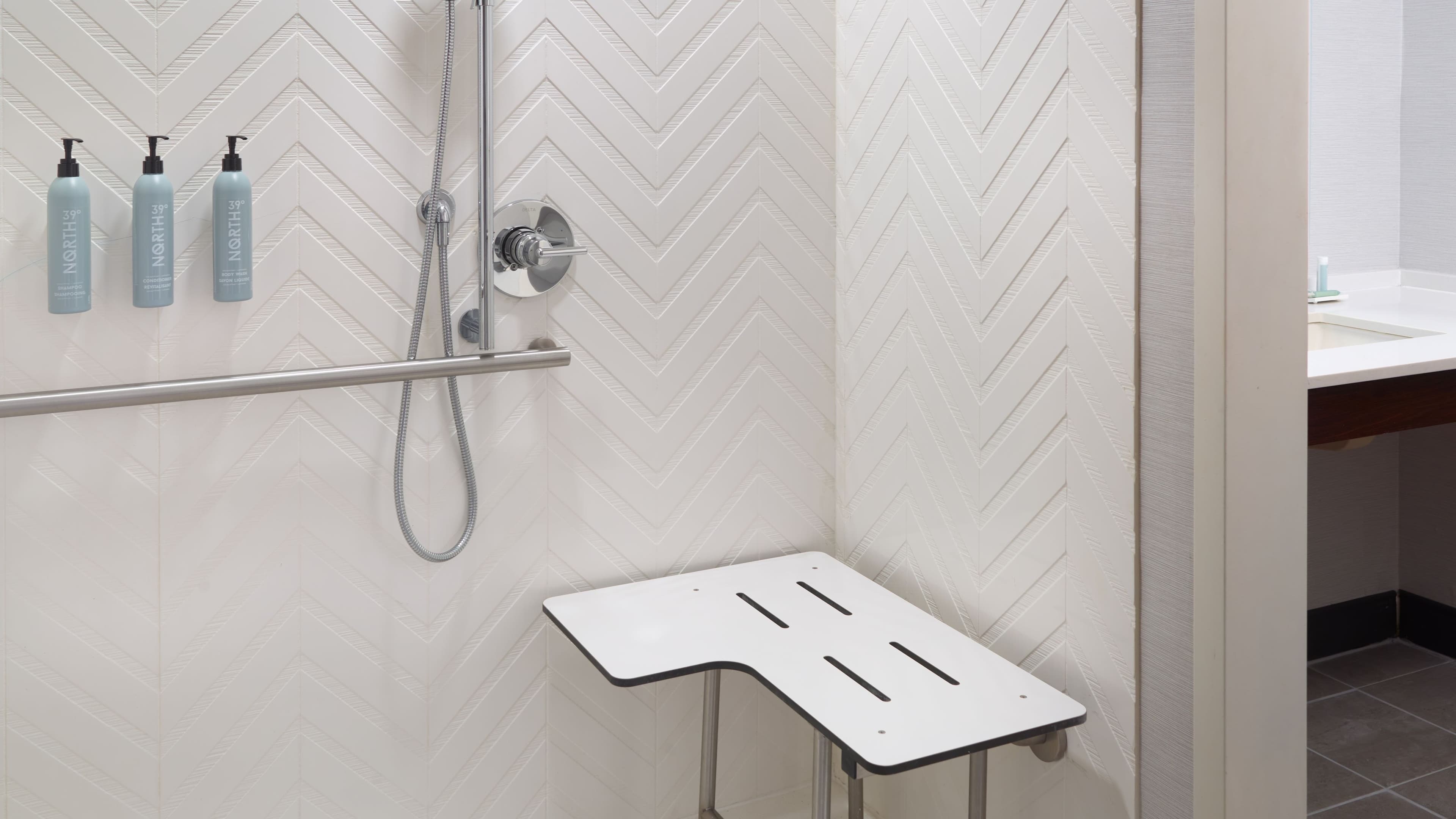 King Guest Room - Image 7