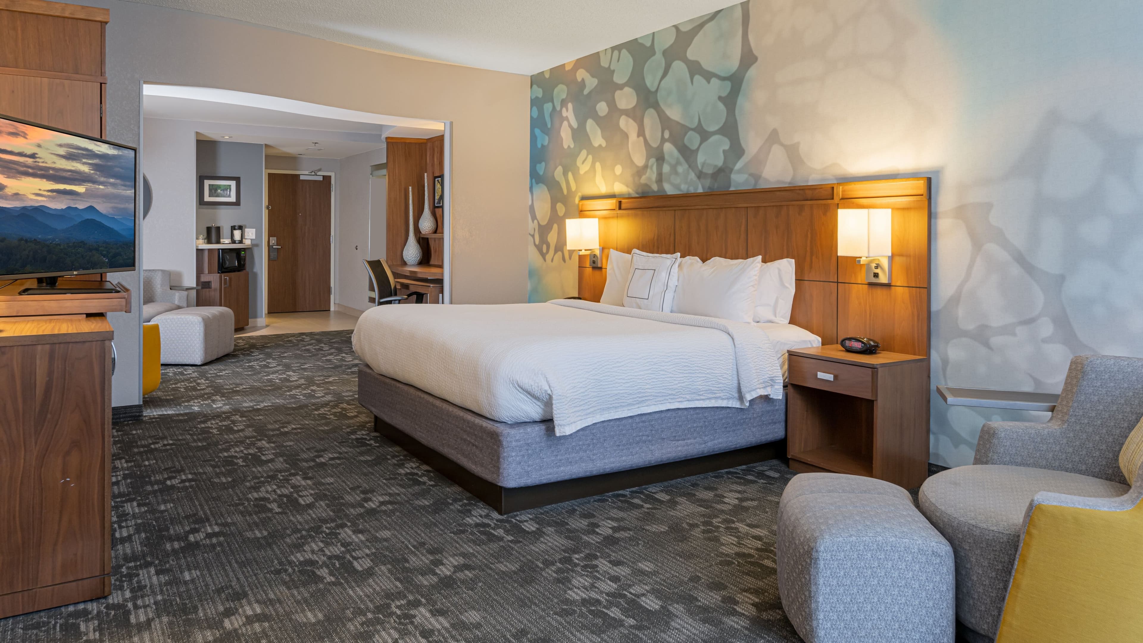 Holiday Inn & Suites Arden - Asheville Airport — 17
