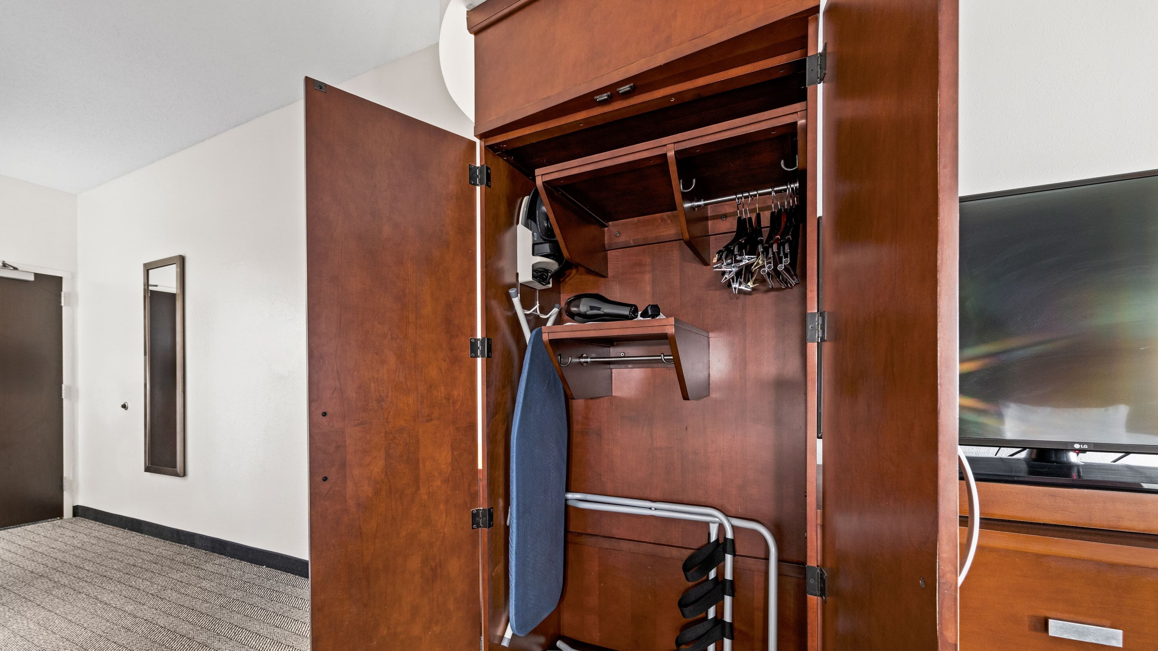 Courtyard Clarksville - Image 4