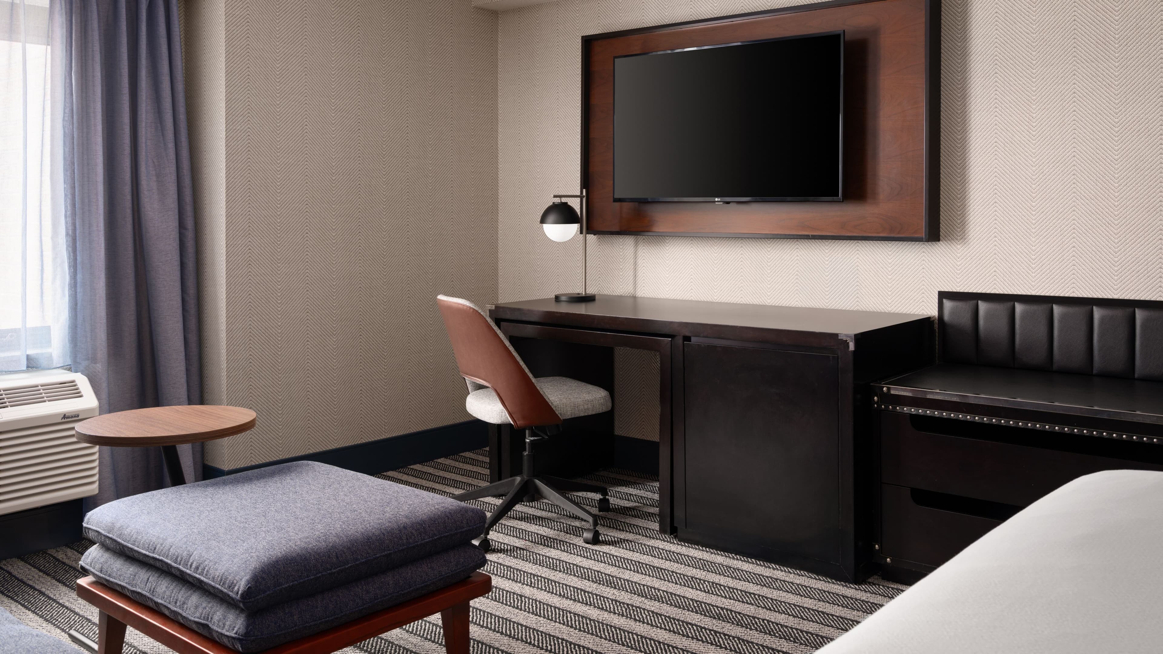 1 King Bed - Image 5