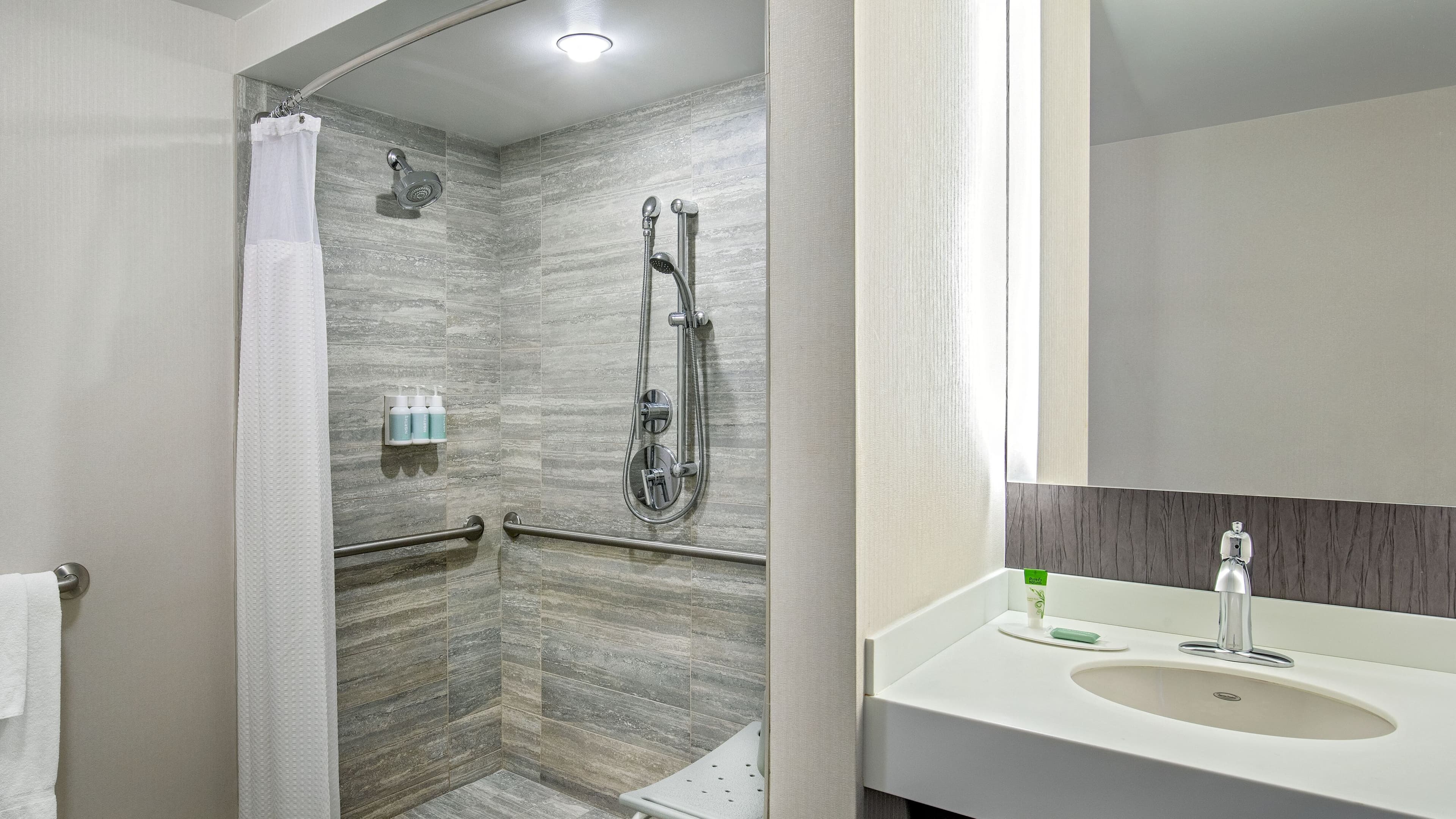 Tremont King Room - Image 10