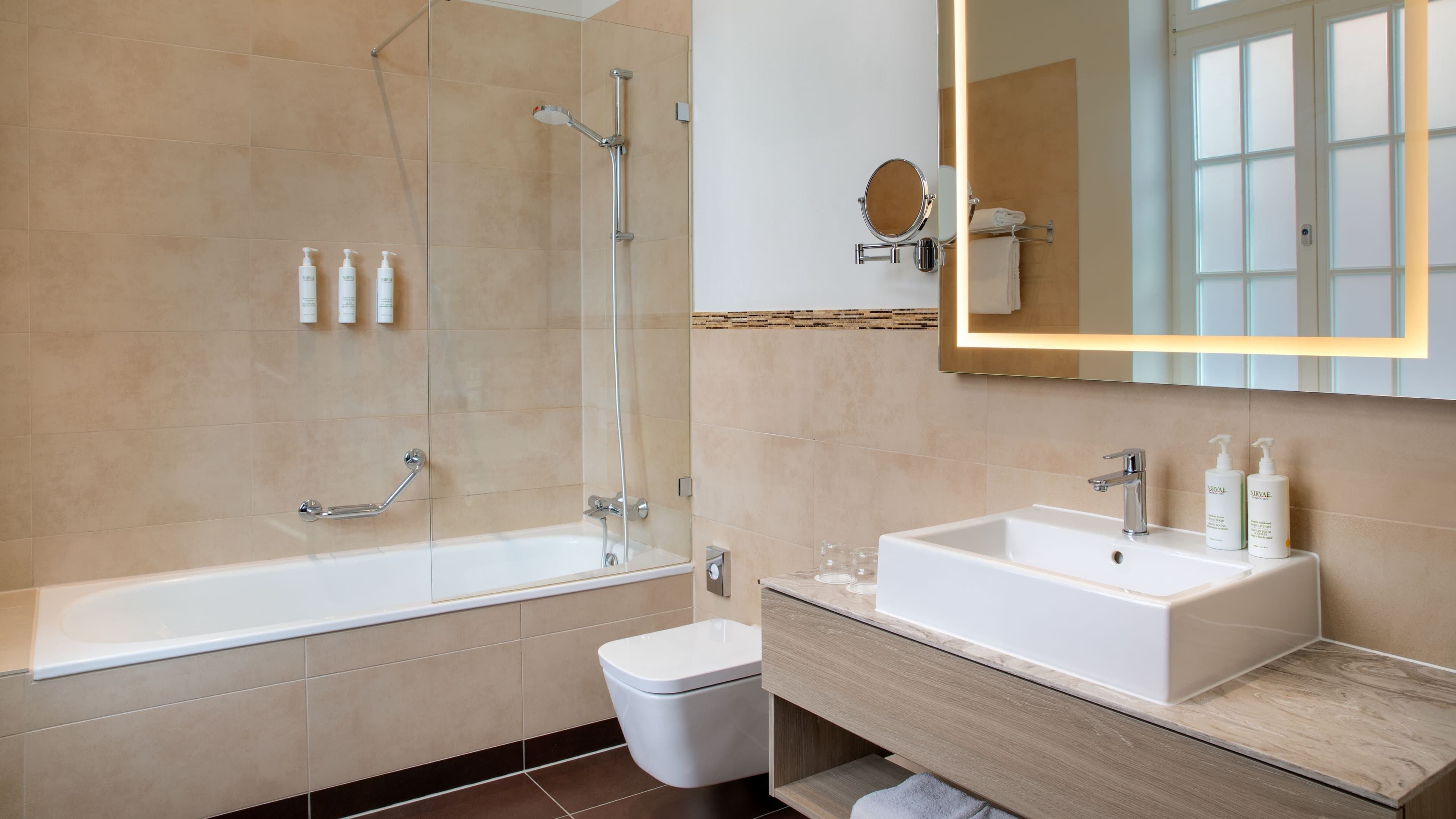 Comfort Room - Image 8