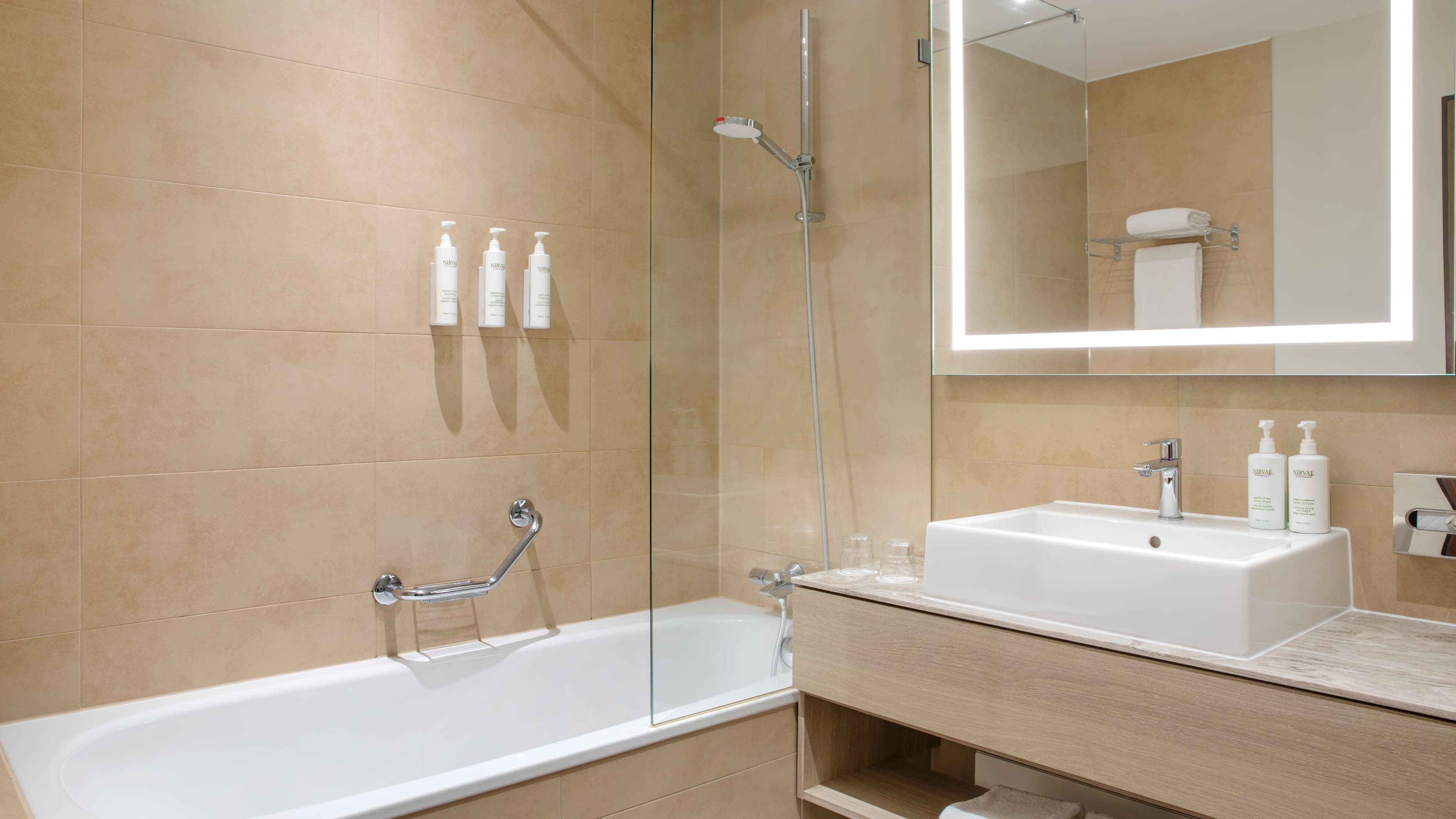 Comfort Room - Image 7