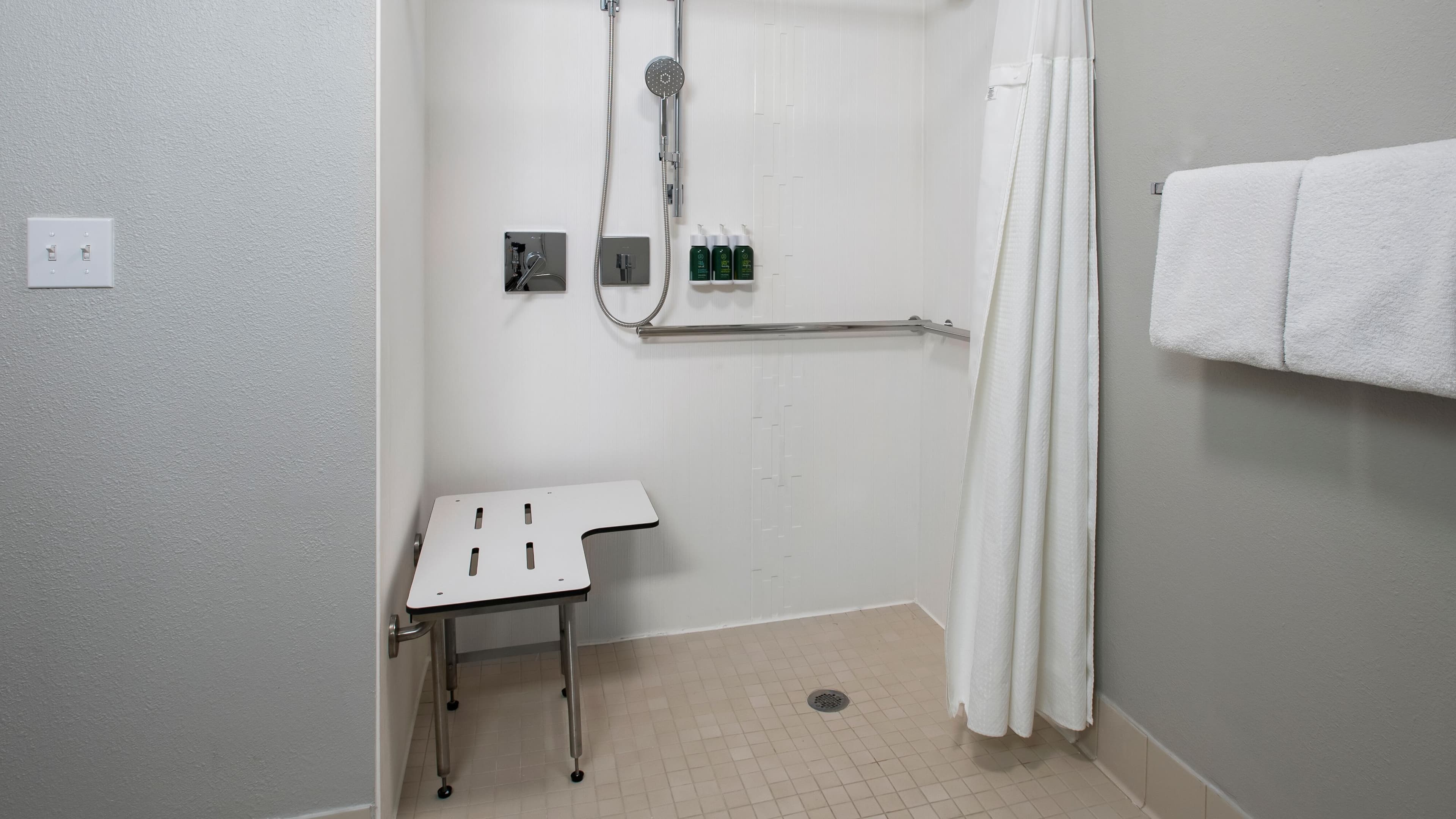 King Guest Room - Image 8