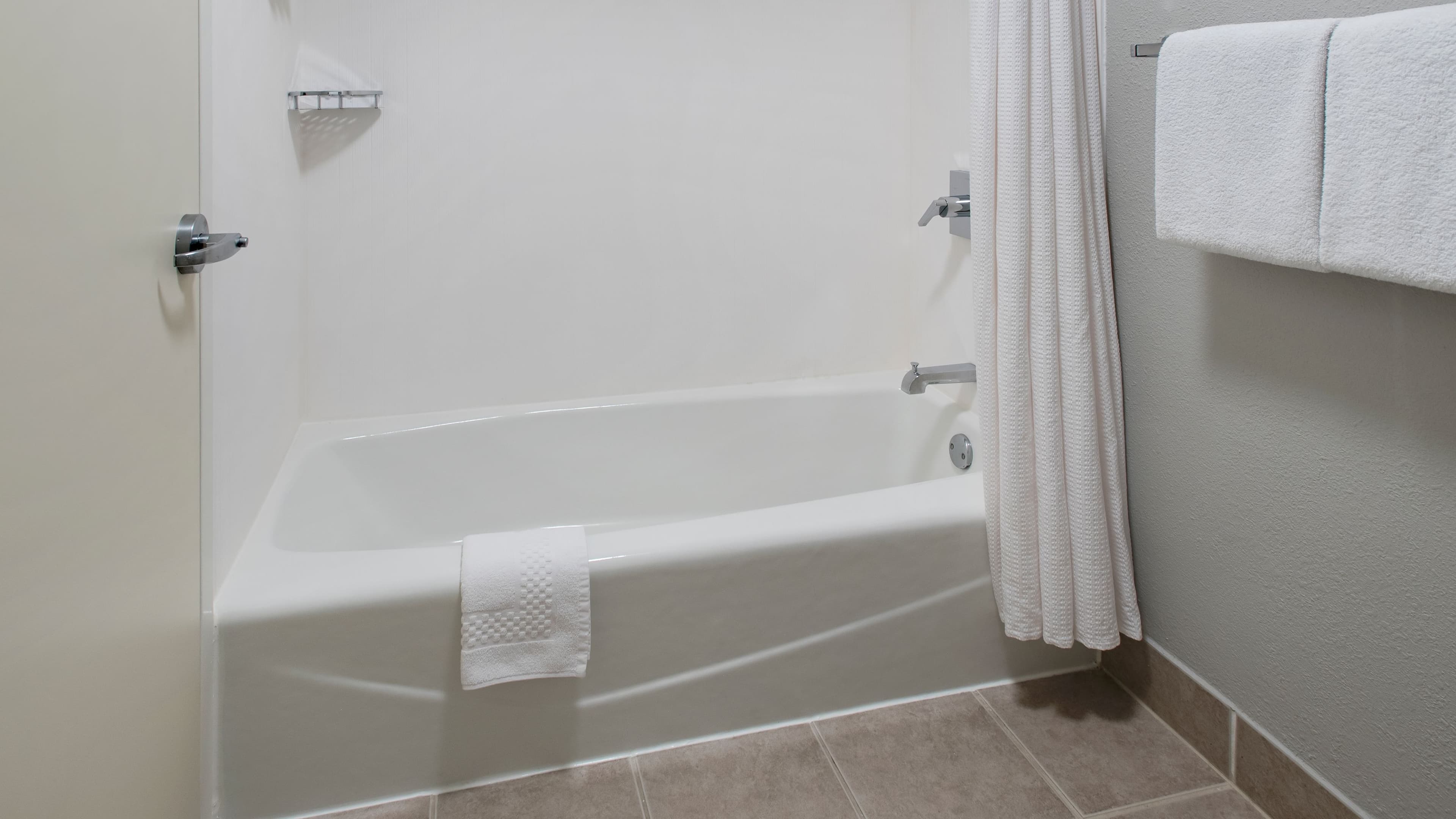King Guest Room - Image 7