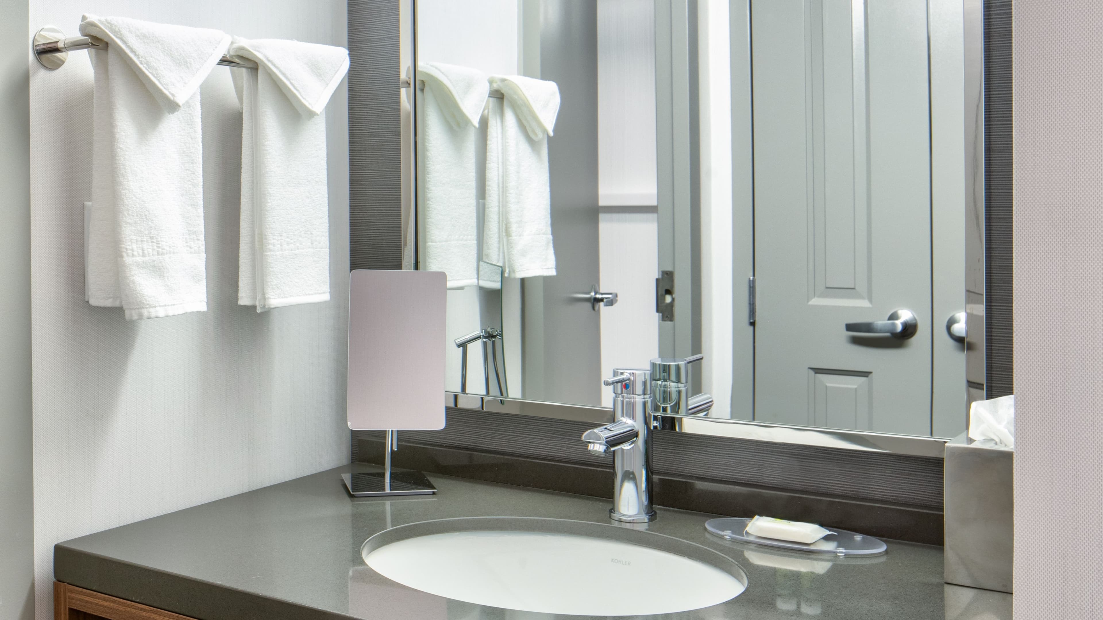 Queen/Queen Guest Room - Image 6