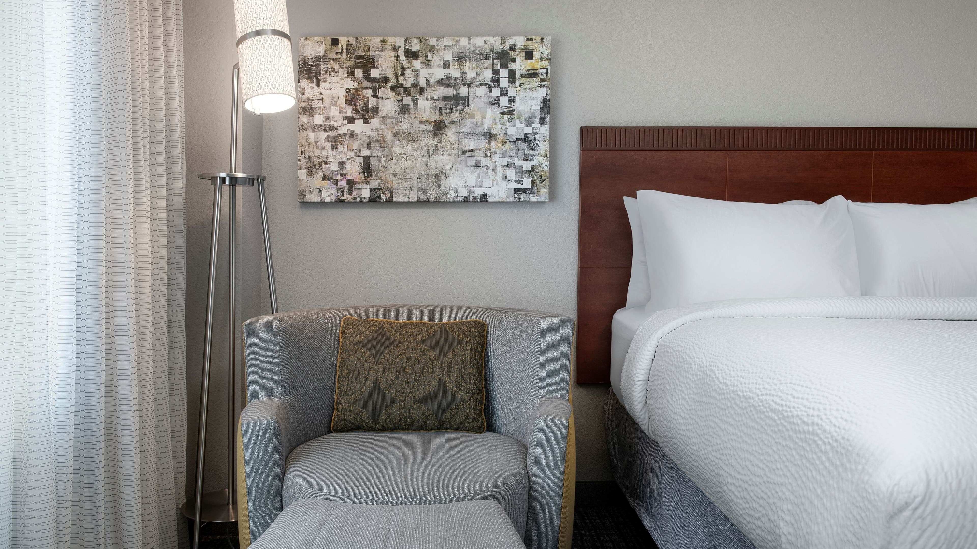 2 Queen Beds - Image 2