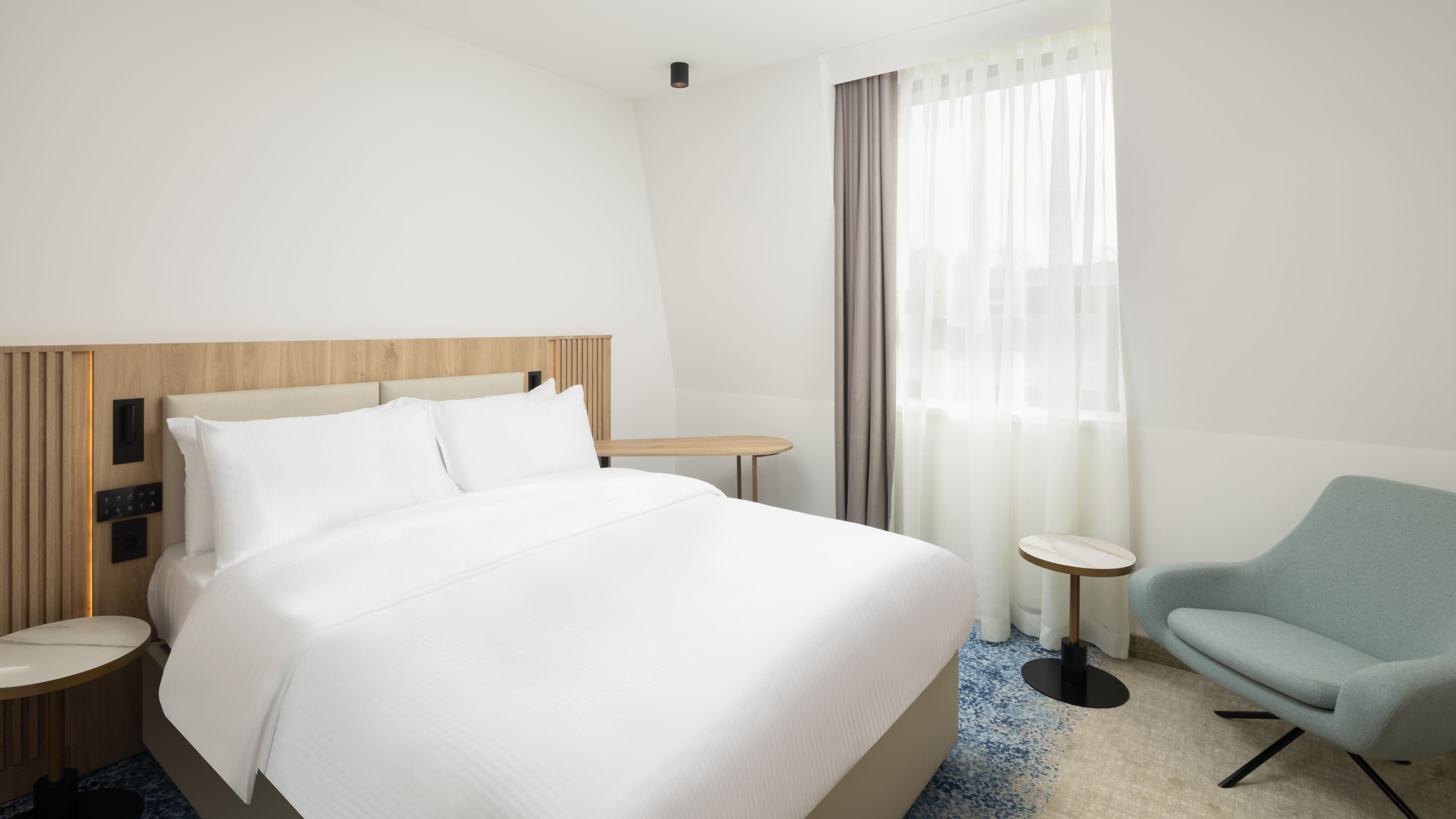 Standard Queen - Image 2